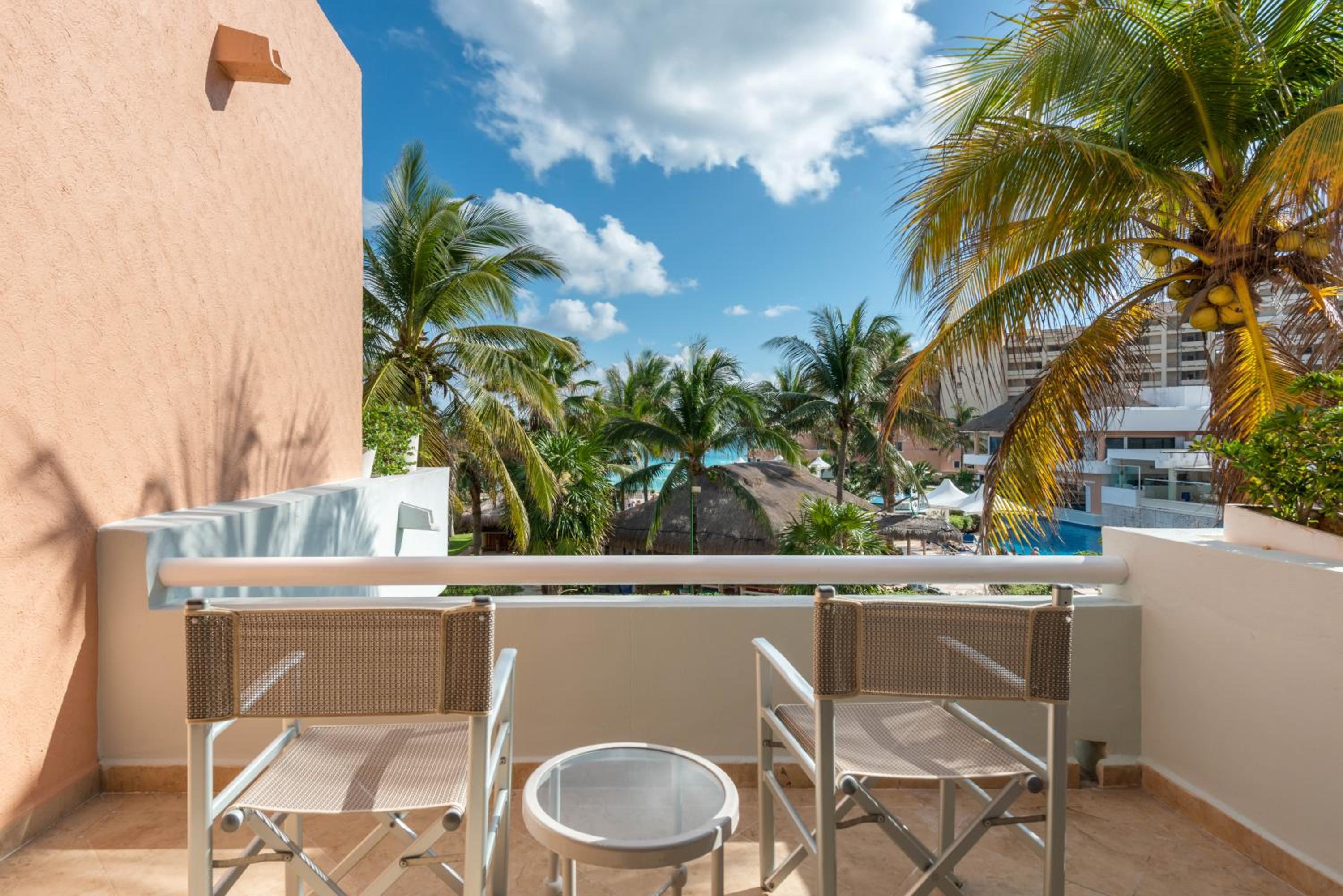 Three-Bedroom Deluxe Villa with Two King Beds and Two Double Beds - Non-Smoking - Photo 6