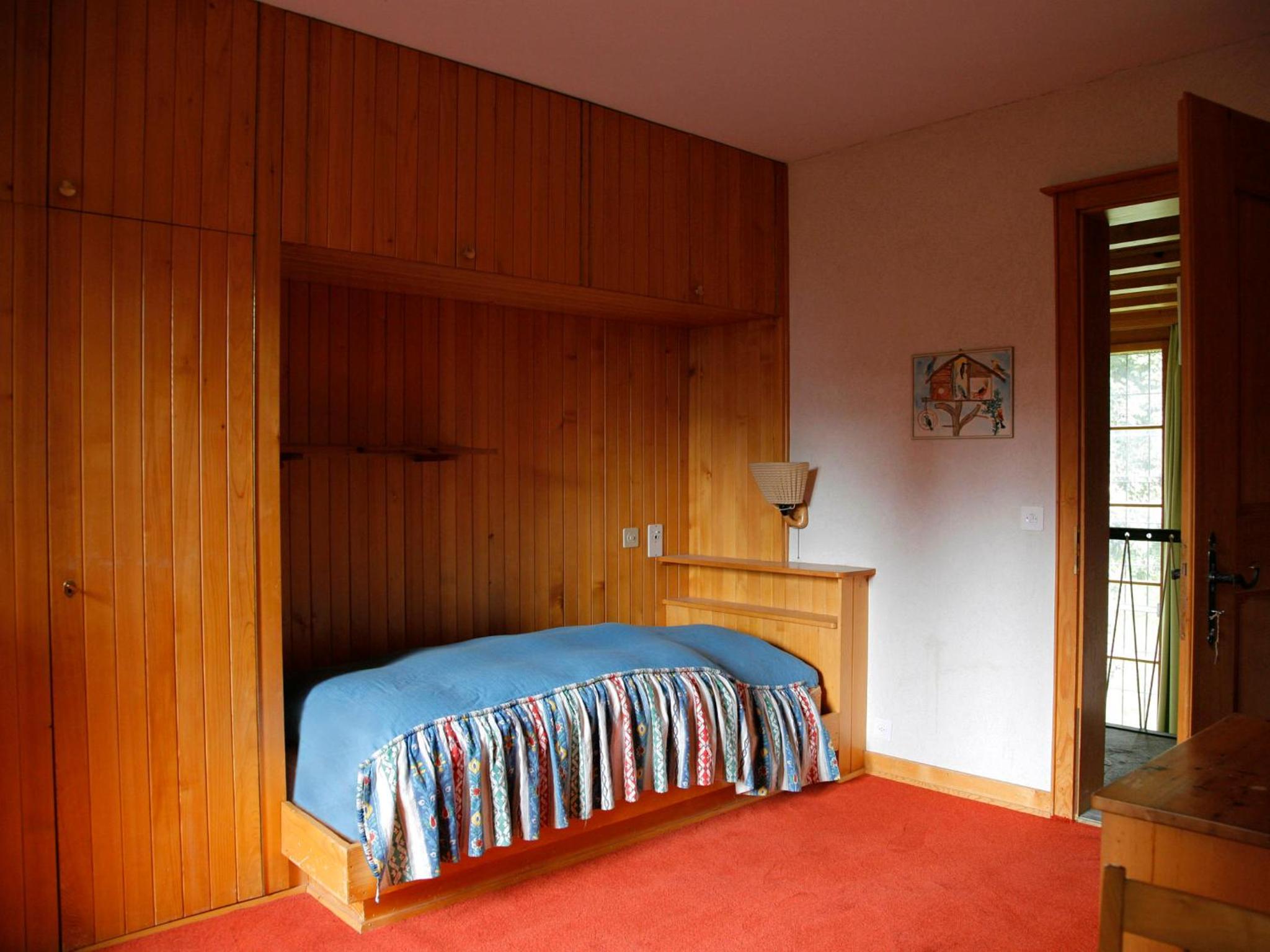 Single Room with Shared Bathroom