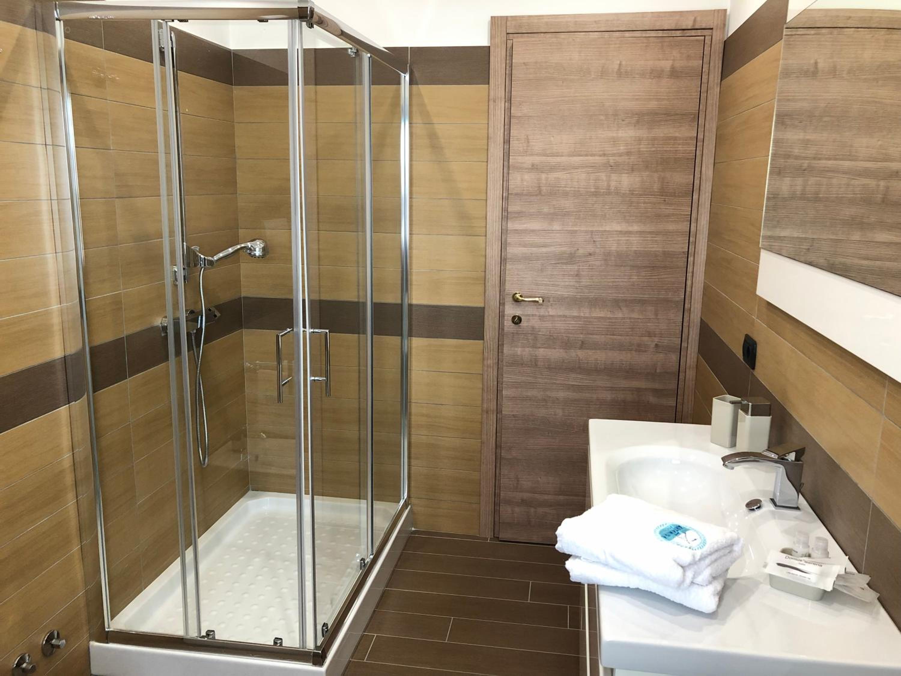 Deluxe Junior Suite - Photo 6