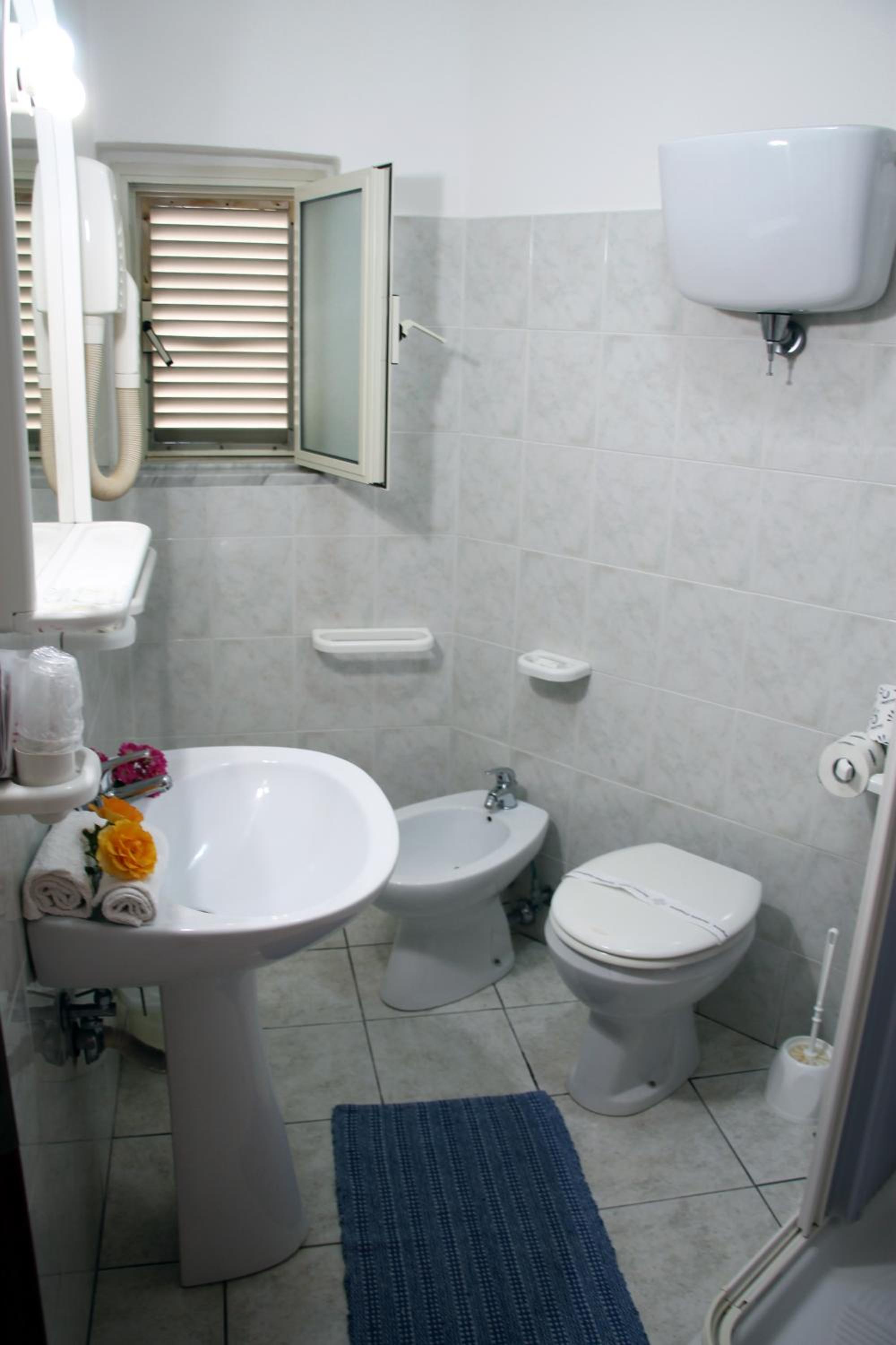 Economy Double Room photo 2