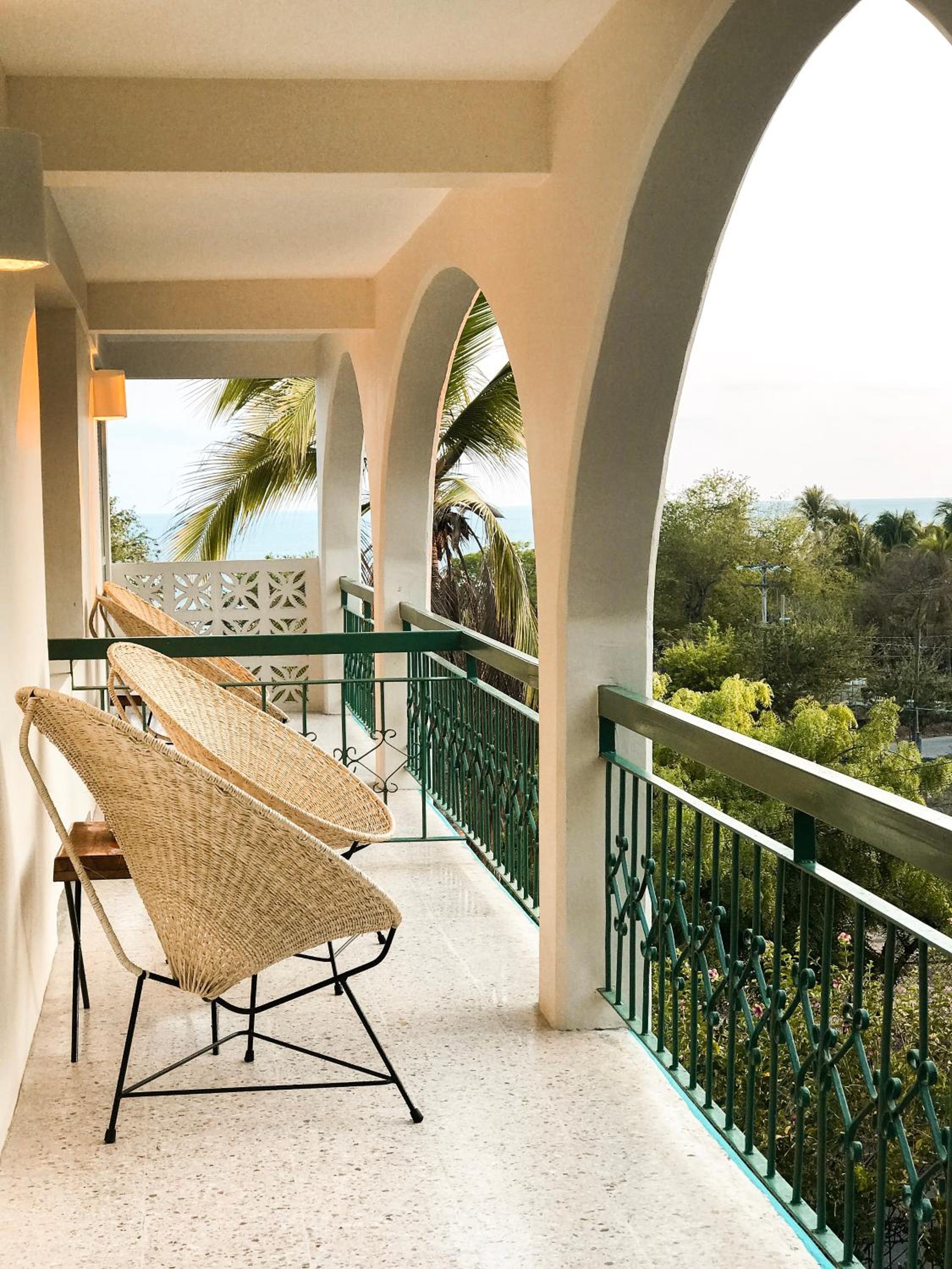 Double Room with Balcony and Pool View - Photo 10