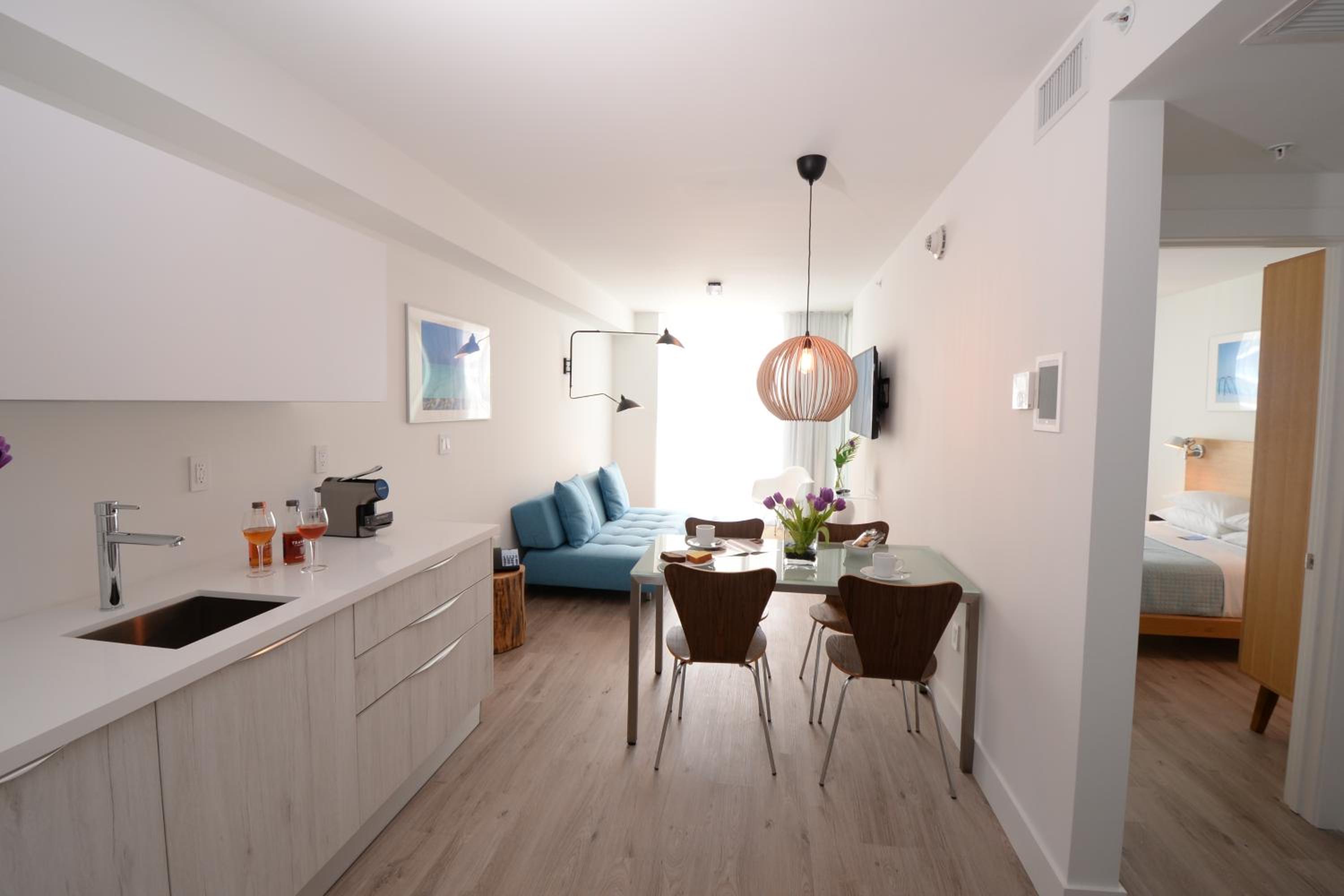 Penthouse One-Bedroom Oceanside Suite with Kitchenette and Balcony