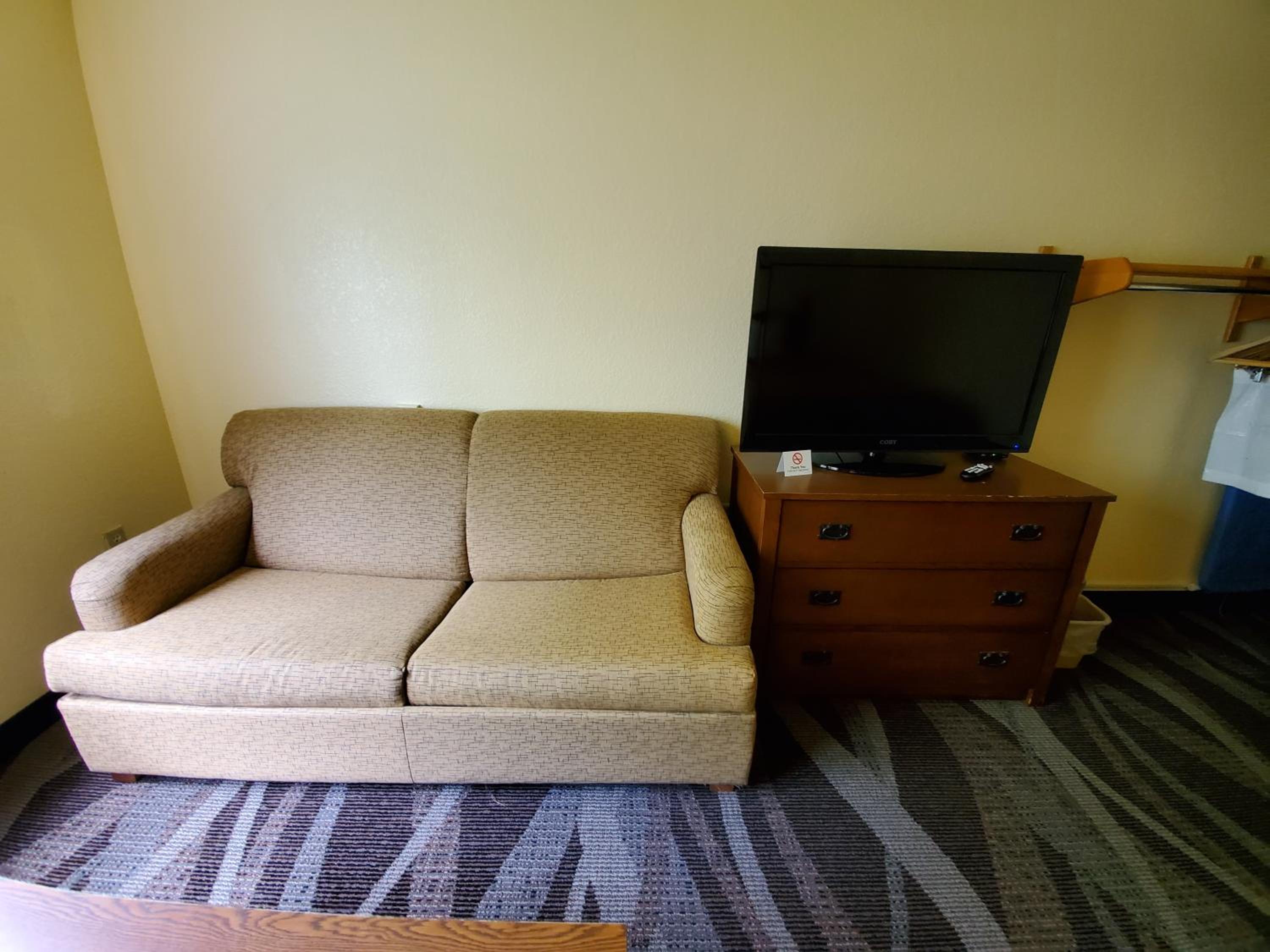 Queen Room with Sofa Bed - Disability Access/Non-Smoking - Photo 5
