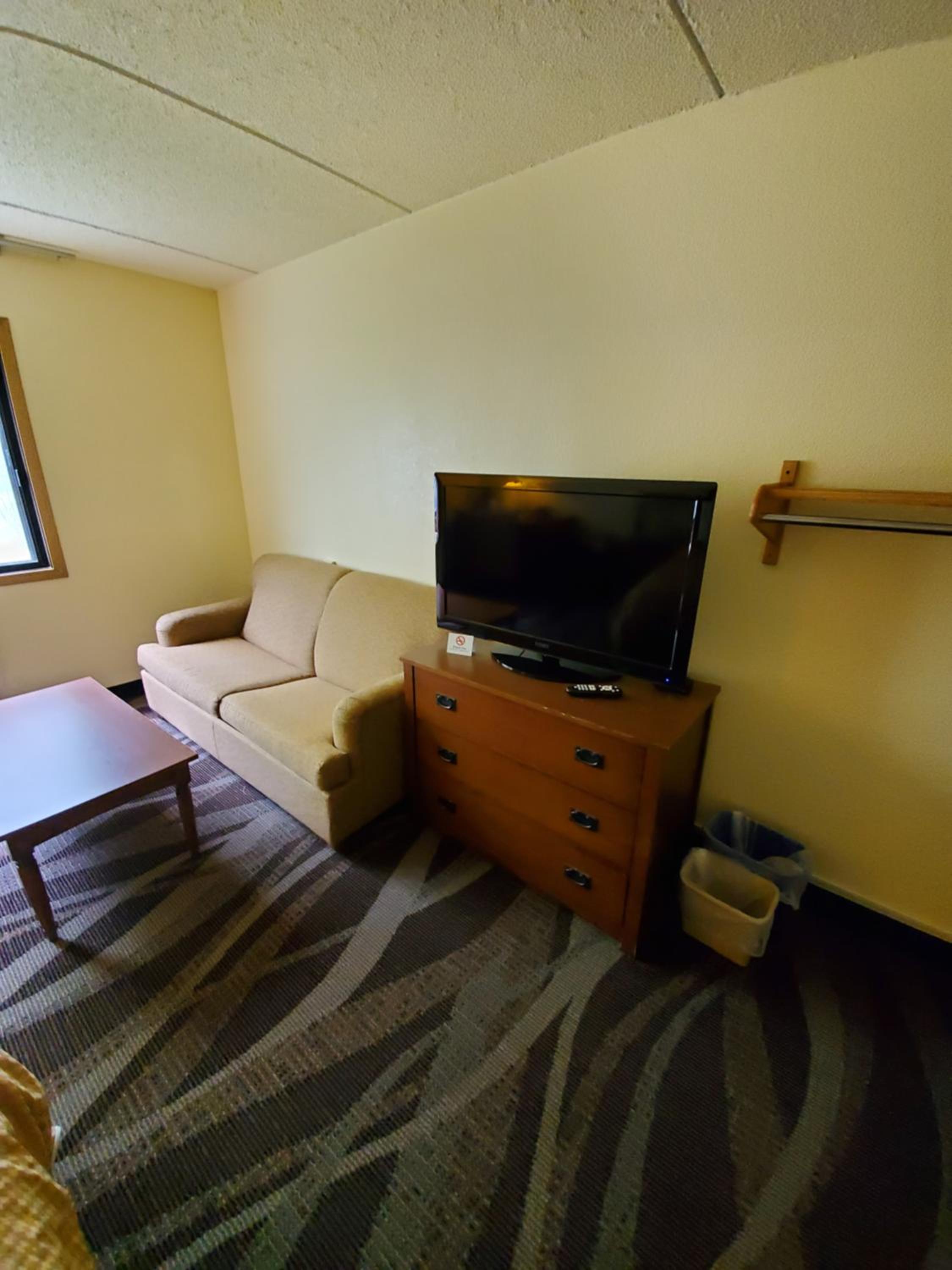 Queen Room with Sofa Bed - Disability Access/Non-Smoking - Photo 4