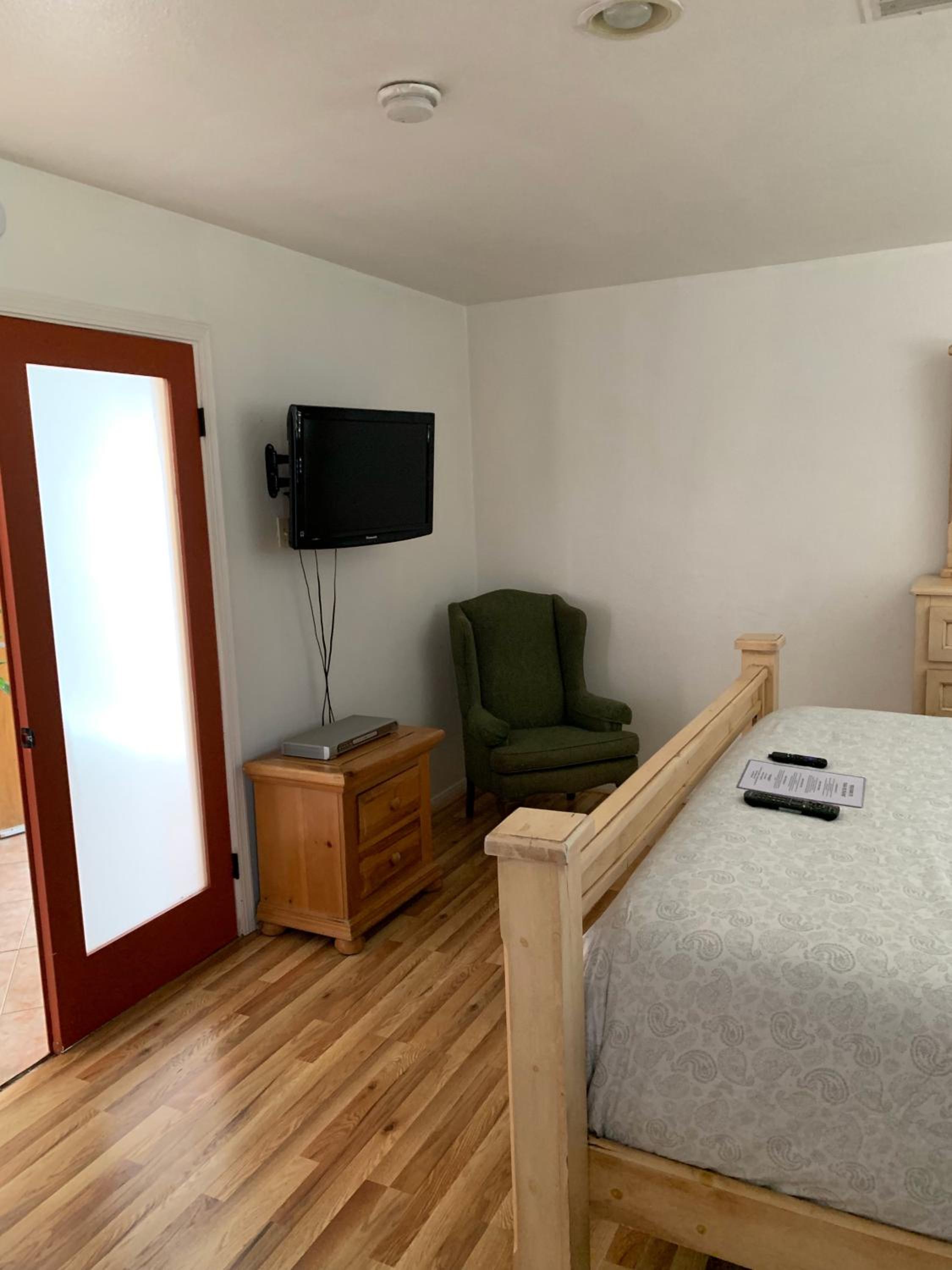 Family Room with Private Bathroom photo 3