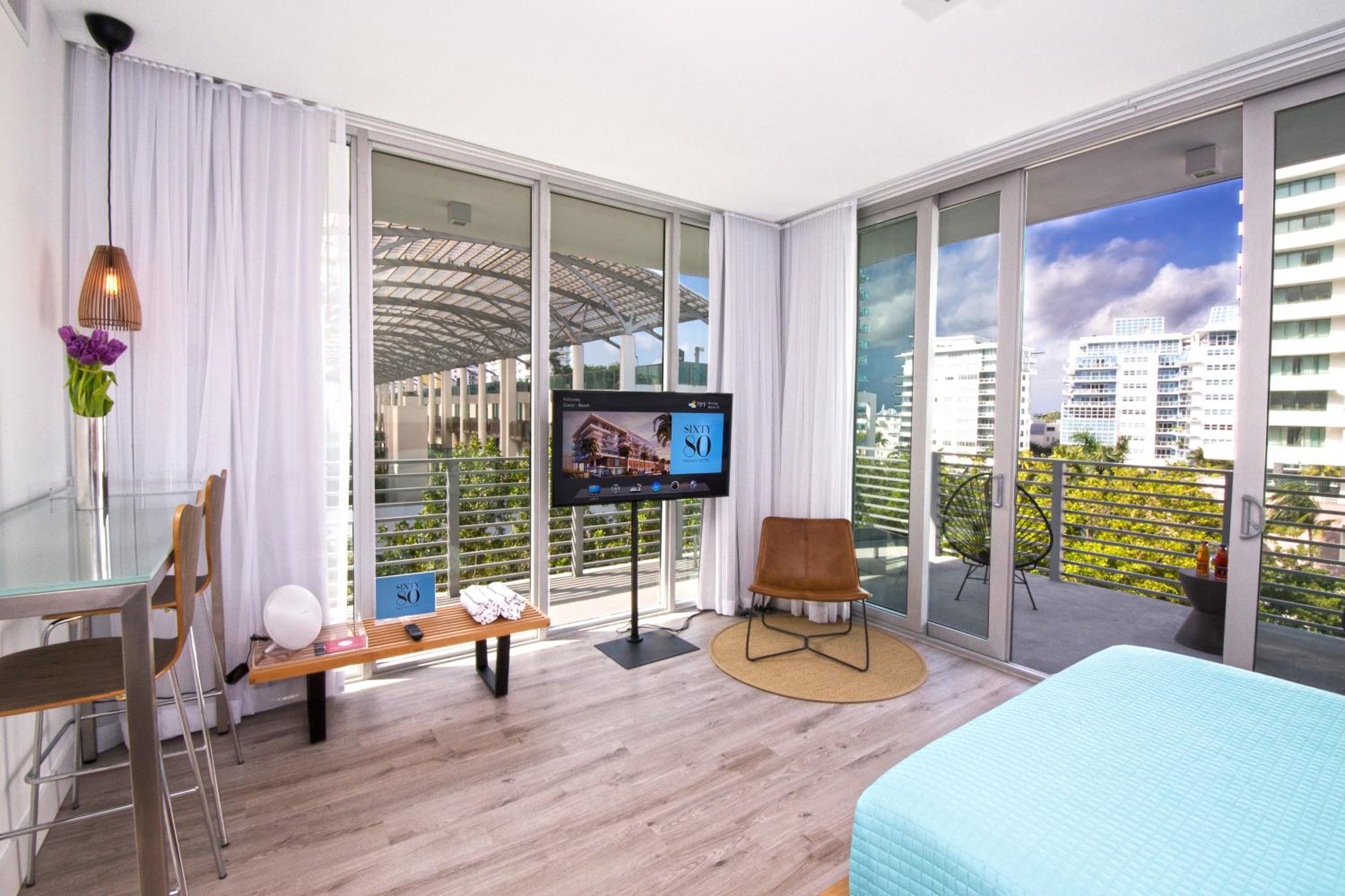 Penthouse Corner Studio with Kitchenette and Terrace