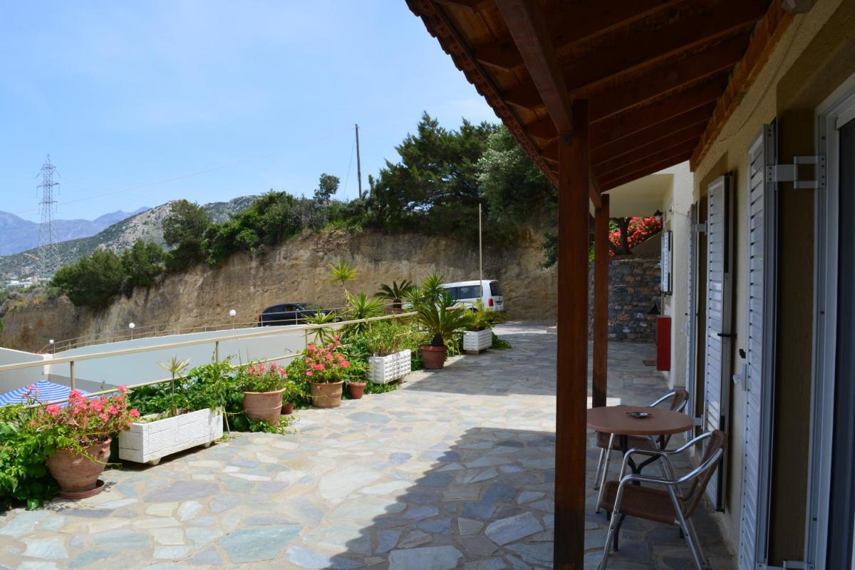 Two-Bedroom Apartment with Pool View photo 3