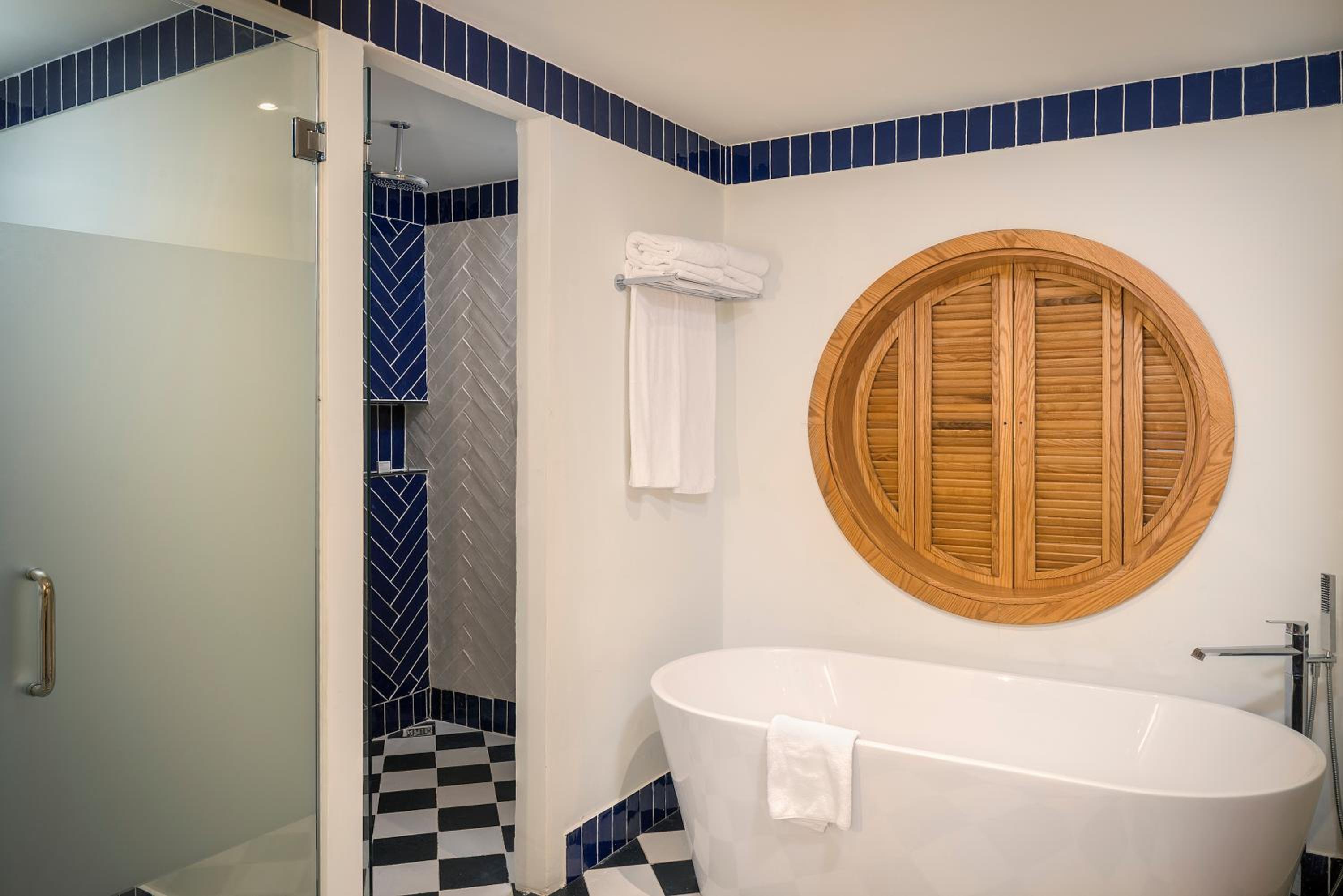 Privilege Royal Master Suite Ocean Front Single thumbnail 5