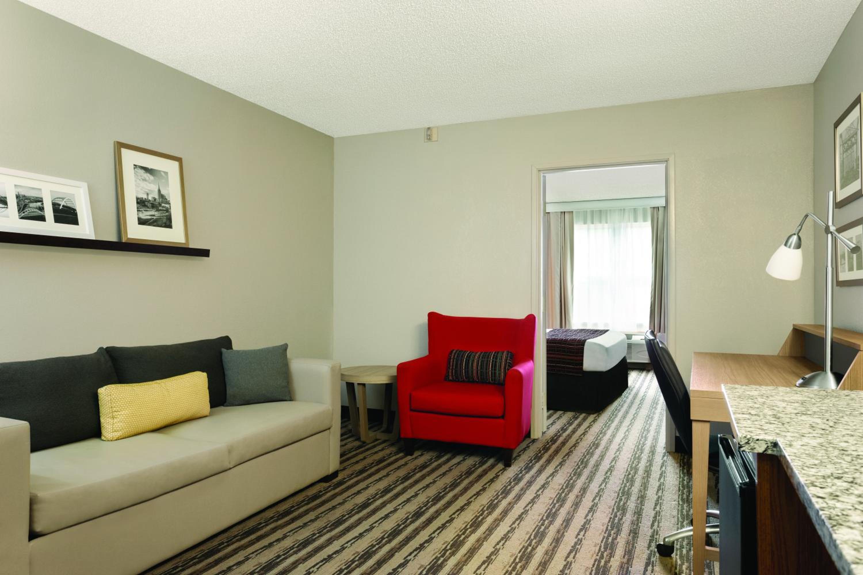 One-Bedroom King Suite - Disability Access photo 2