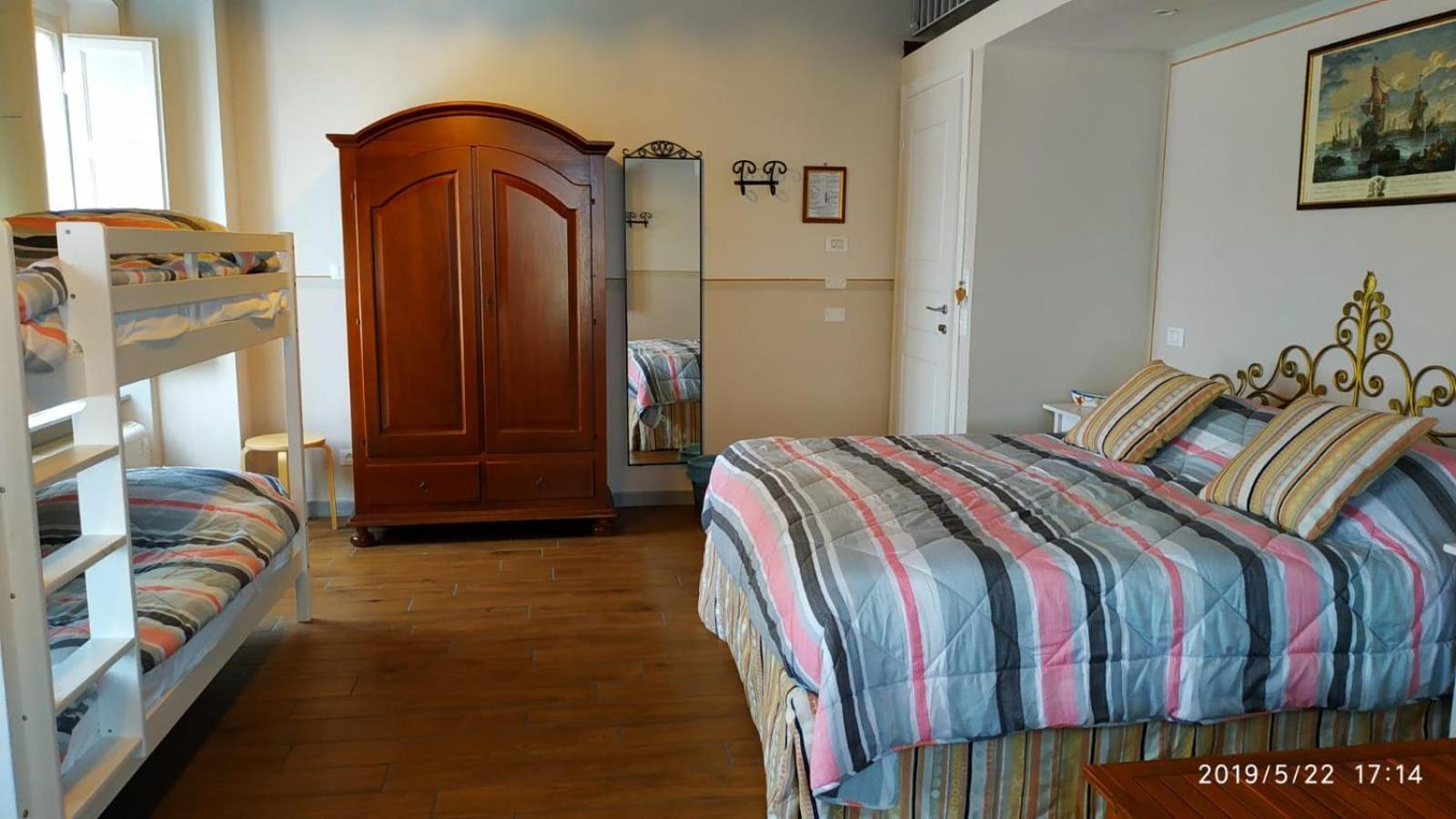 Quadruple Room with Private Bathroom photo 2