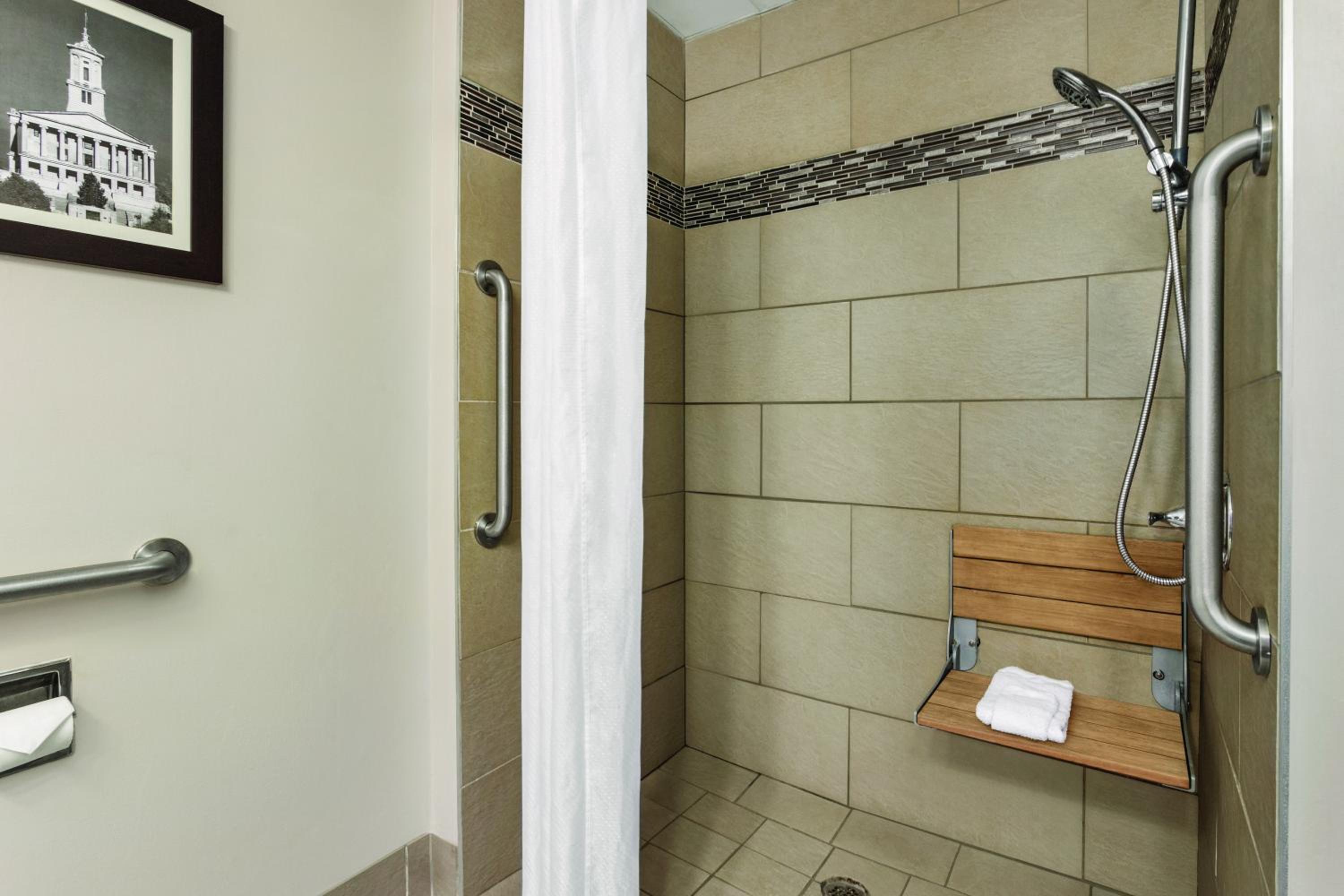 King Room with Roll-In Shower - Disability Access photo 3