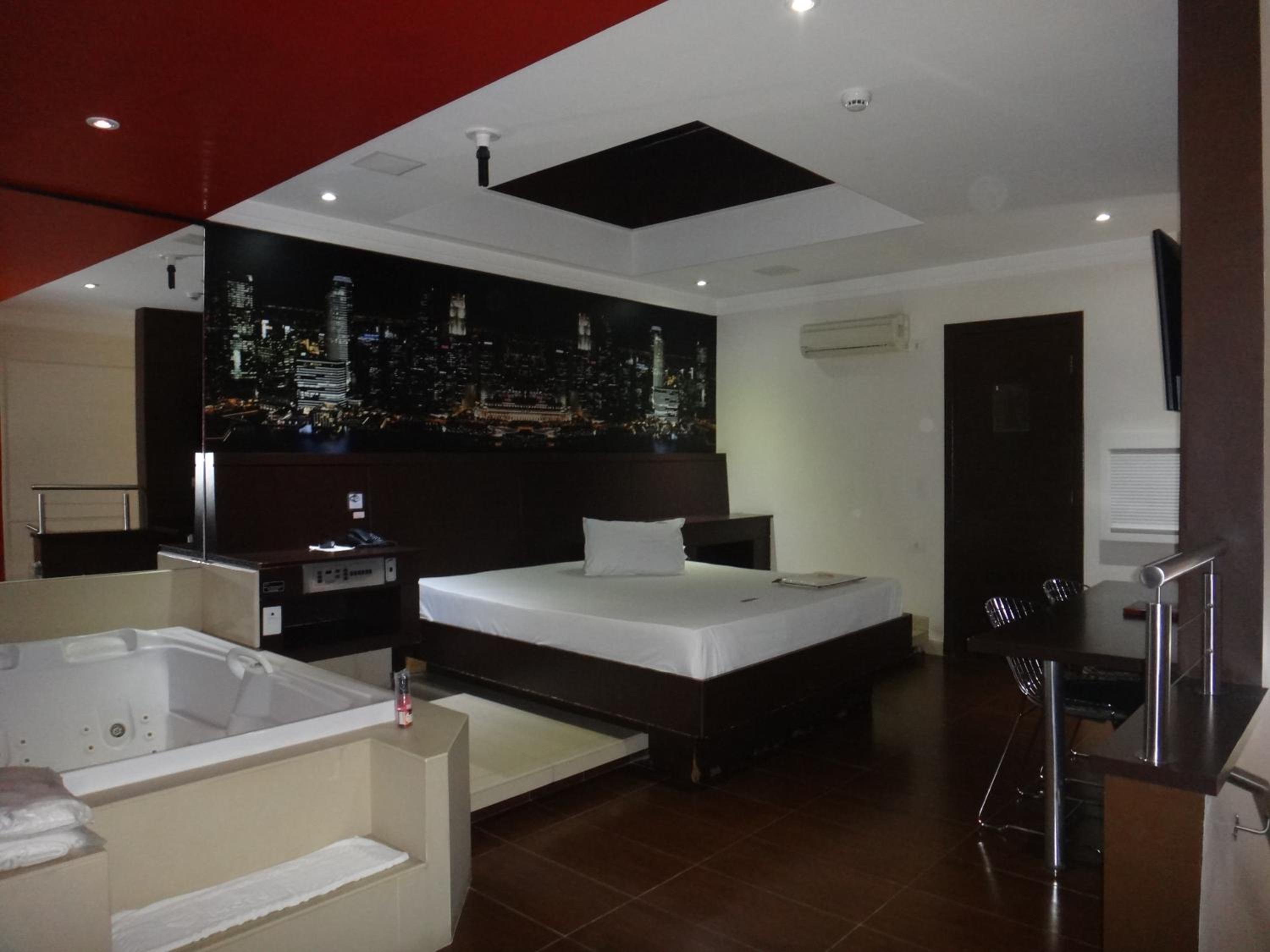 Quarto Duplo Deluxe com Teto Solar, Hidro e Sauna