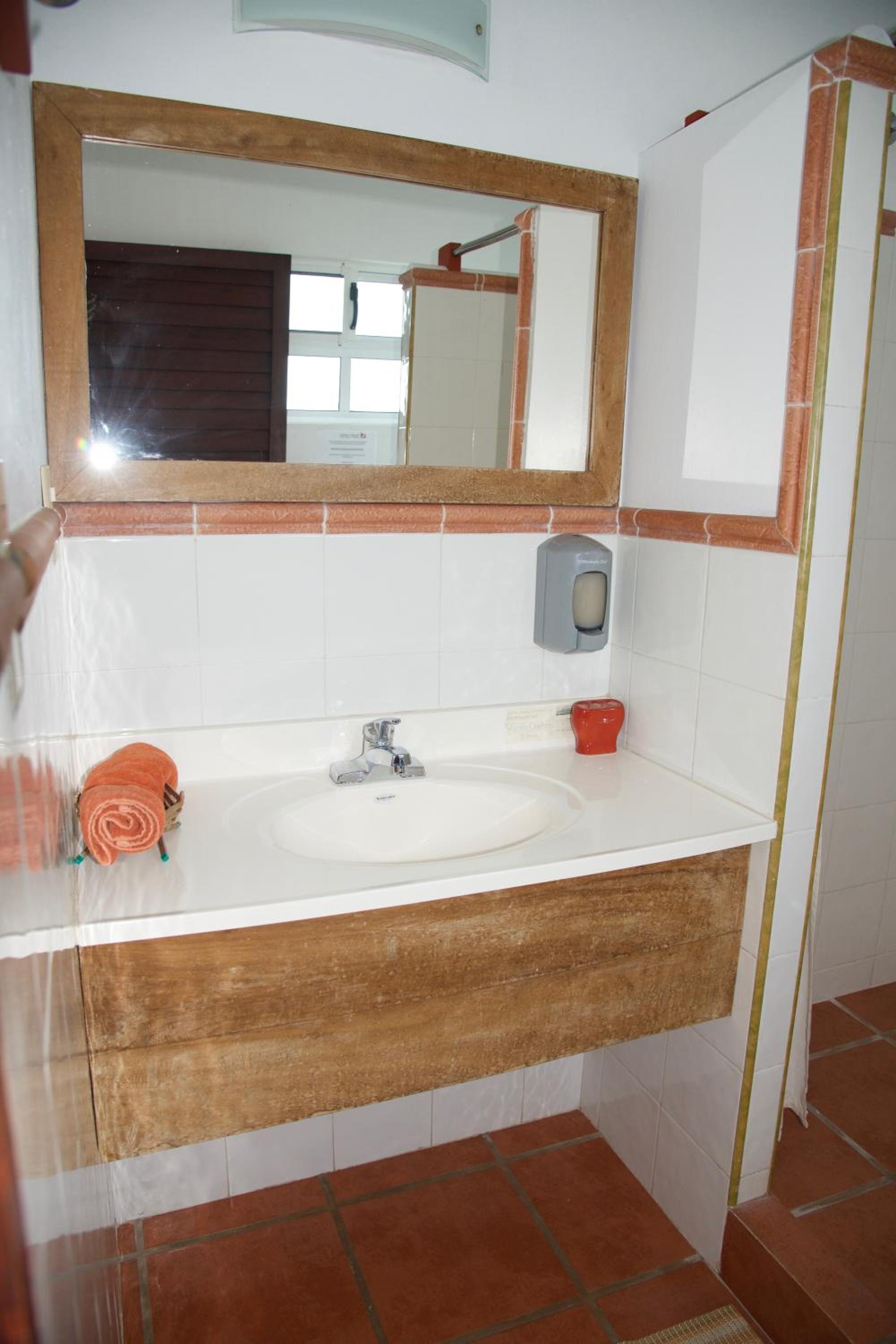 Double Room with Two Double Beds - Photo 2