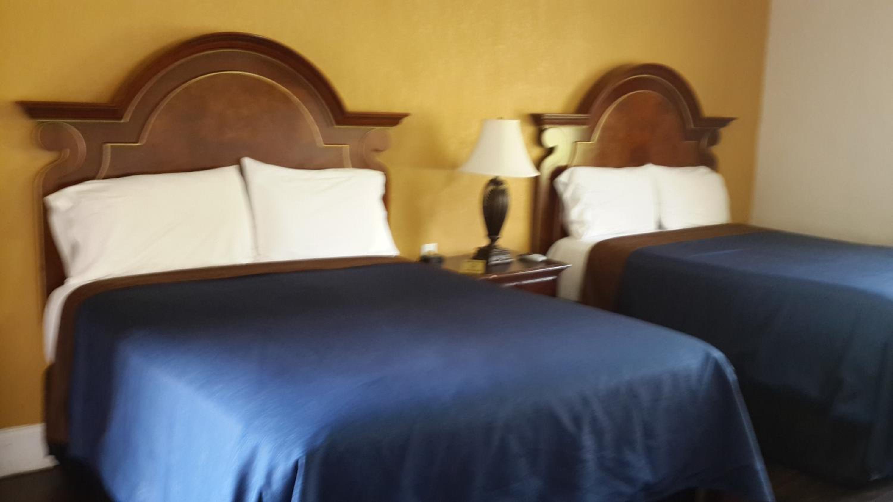 Queen Room with Two Queen Beds - Non-Smoking - Photo 1