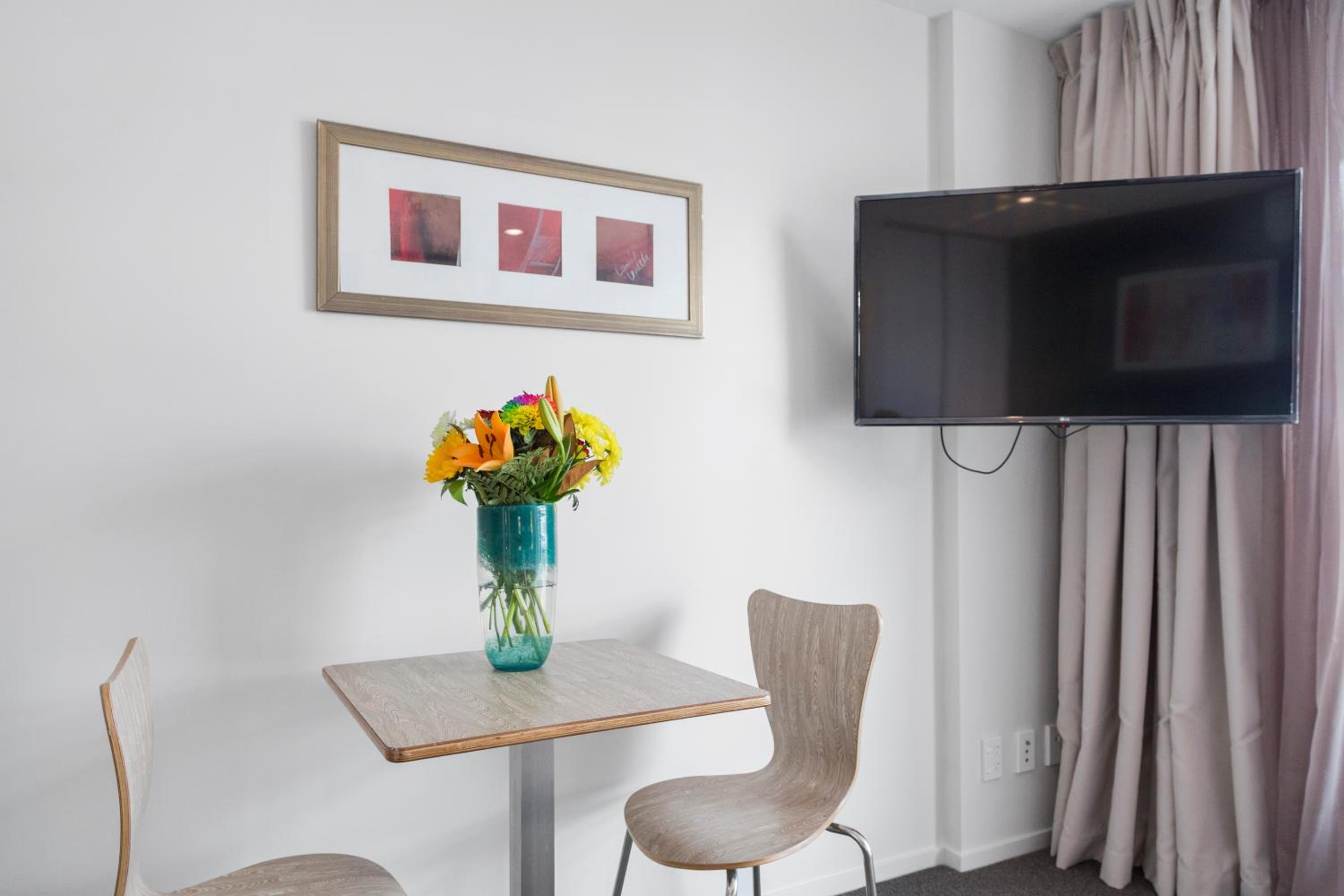 Studio Apartment - Photo 6