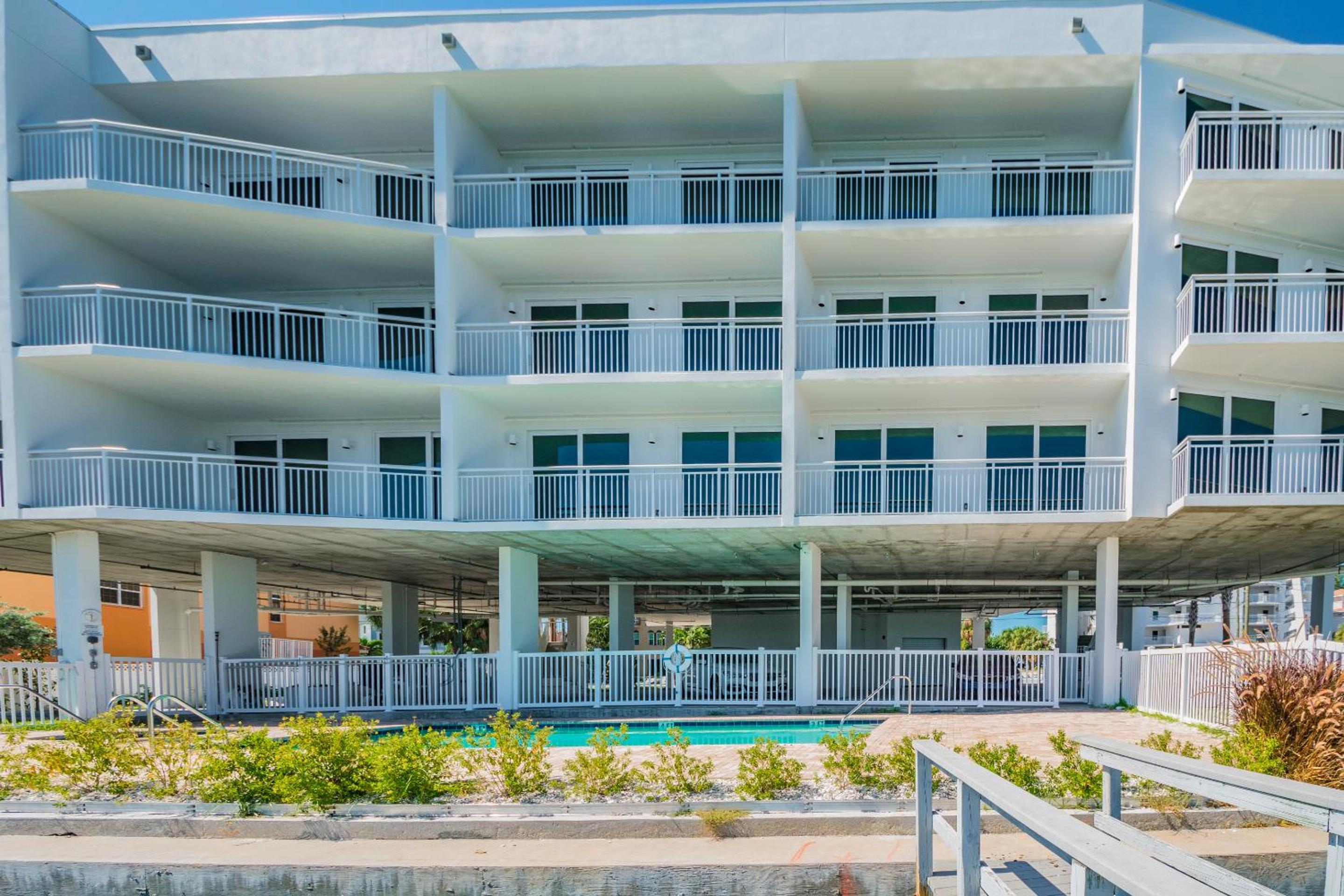 Two-Bedroom Two Bath Bay Front Premium Suite - Photo 18