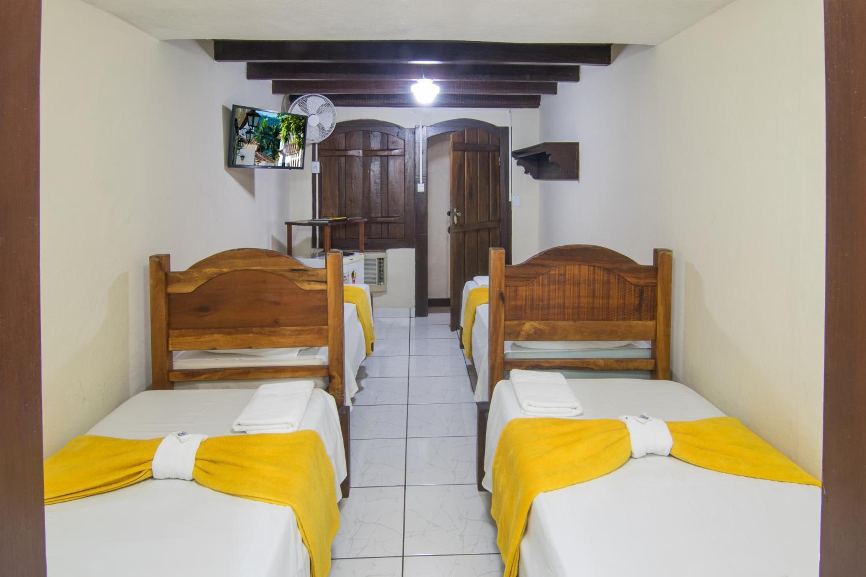 Economy Quadruple Room Individual Beds