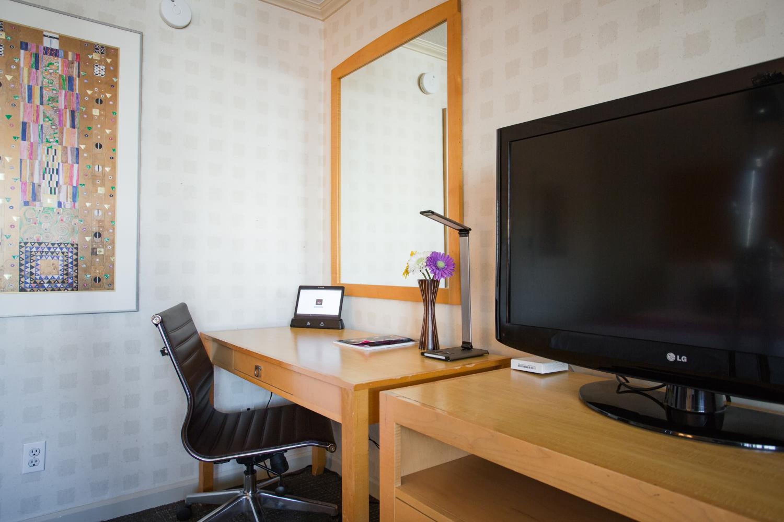 Queen Room photo 1