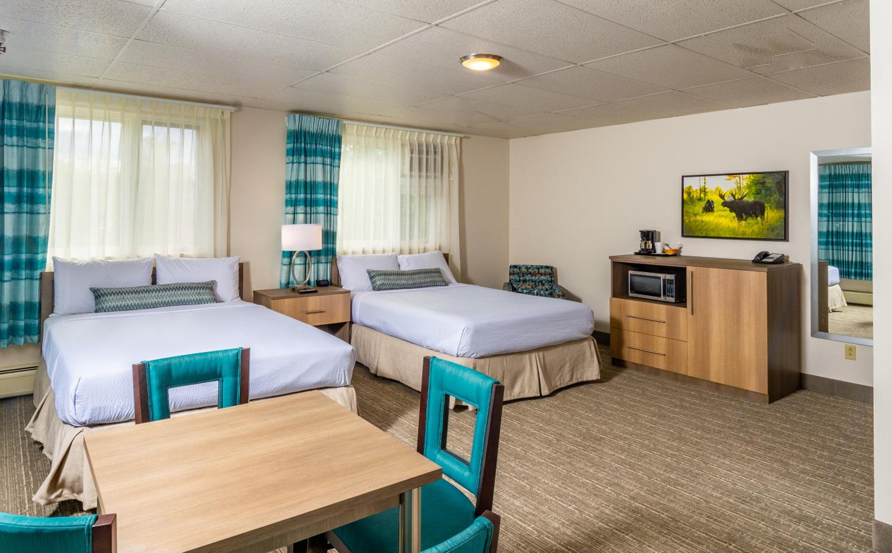 Junior Suite with Two Queen Beds - Non-Smoking photo 3