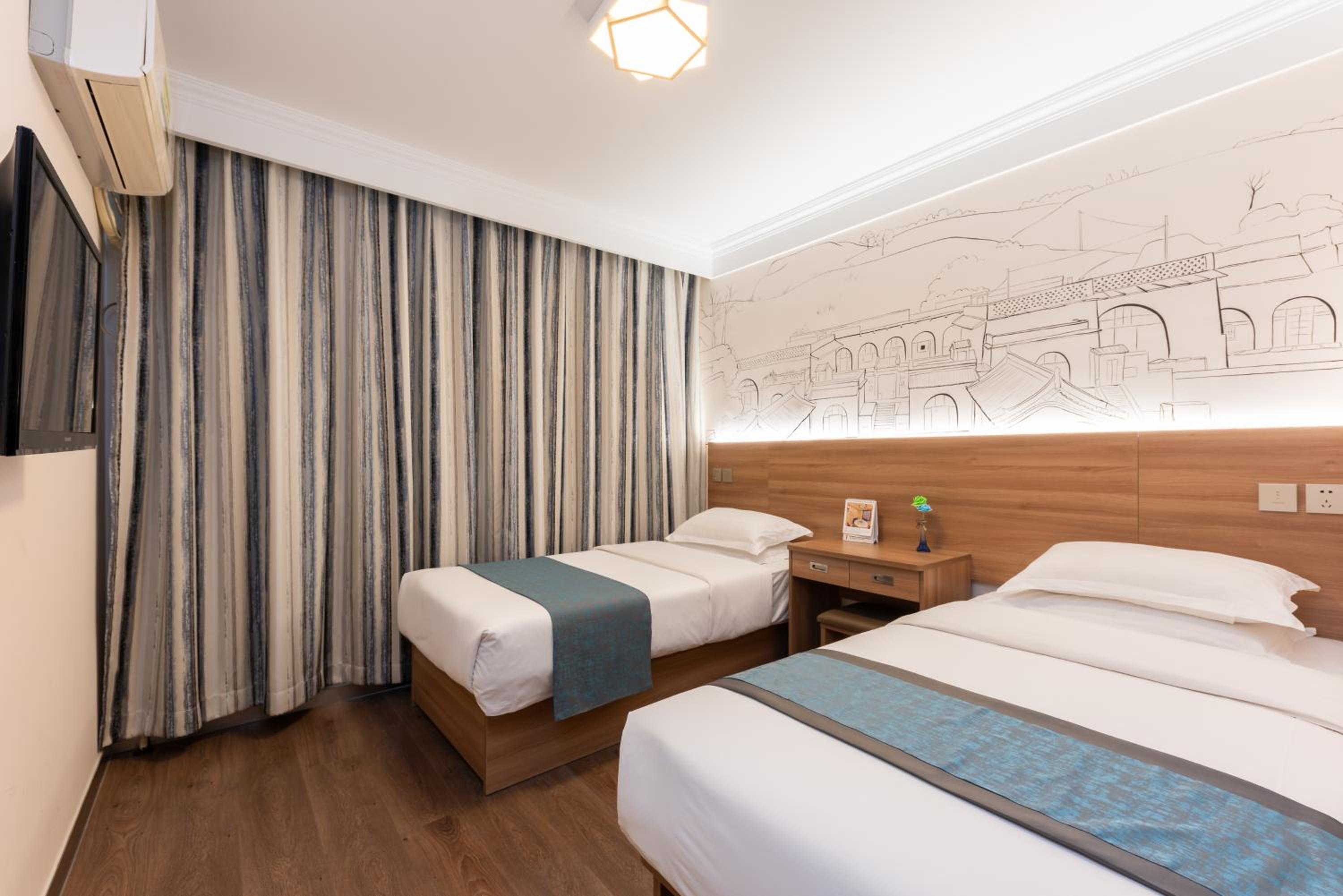 Family Room (30% discount in Chinese Restaurant except drinks)