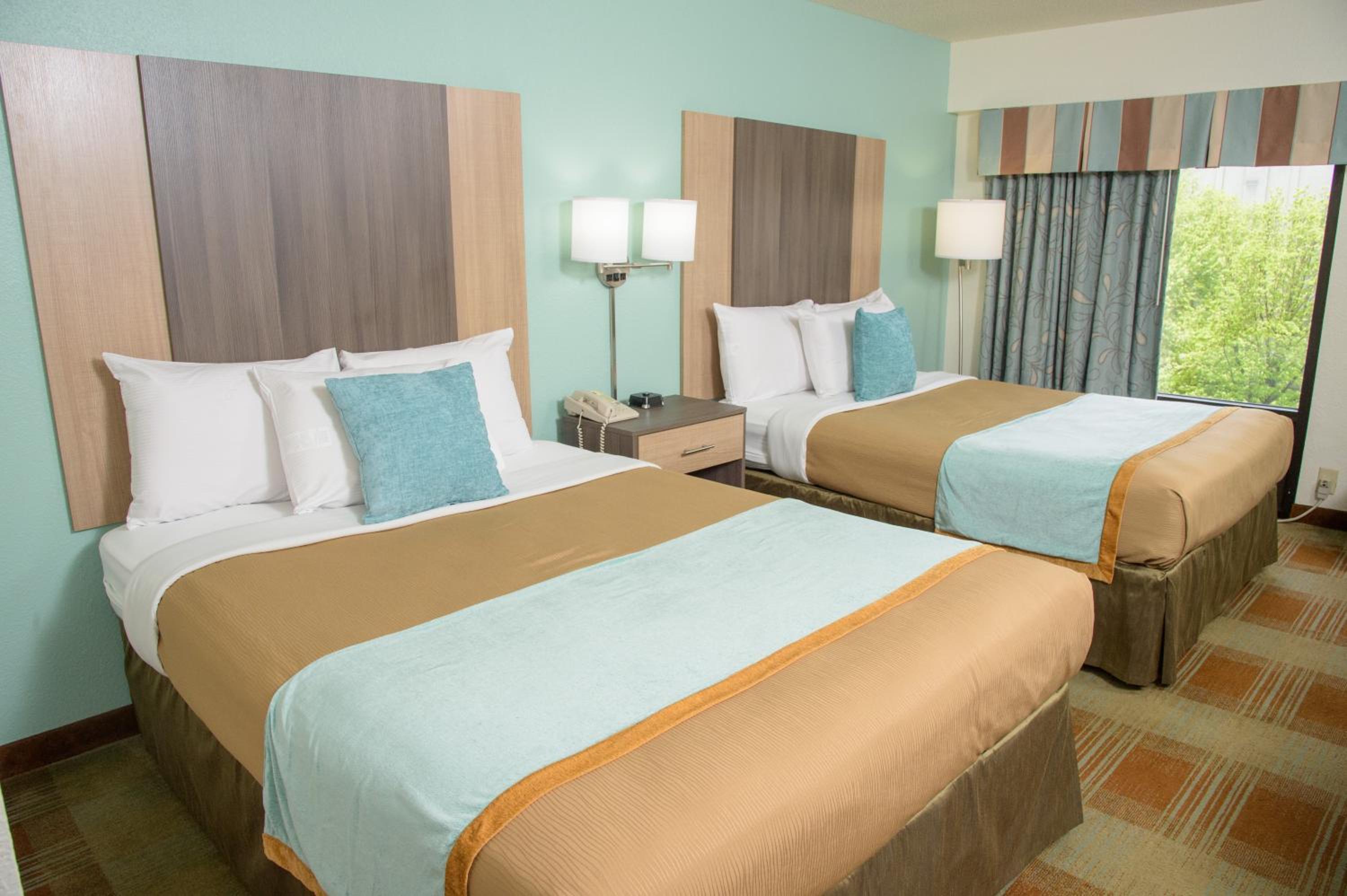 Queen Room with Two Queen Beds photo 1