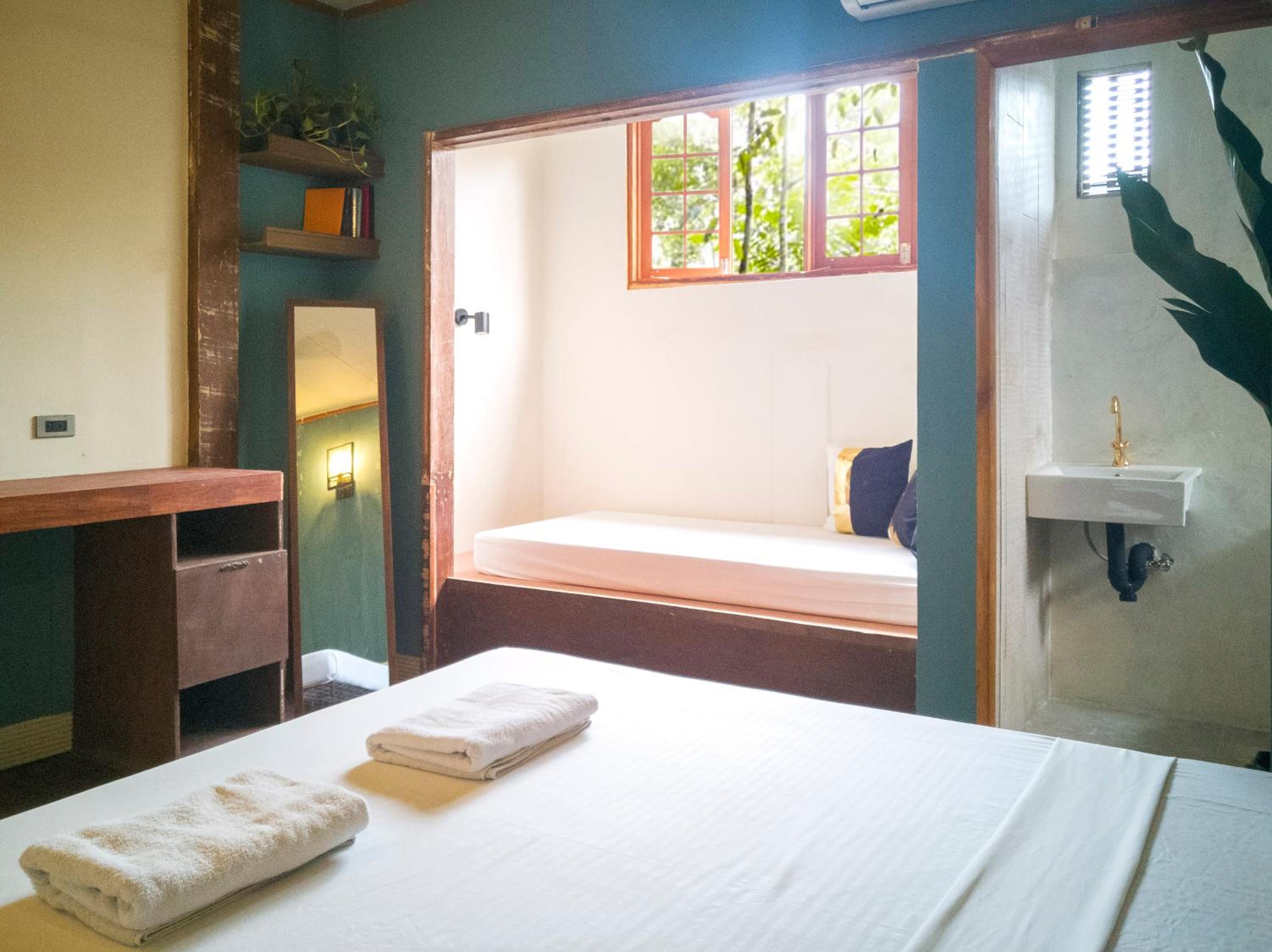 Deluxe Double Room - Photo 16