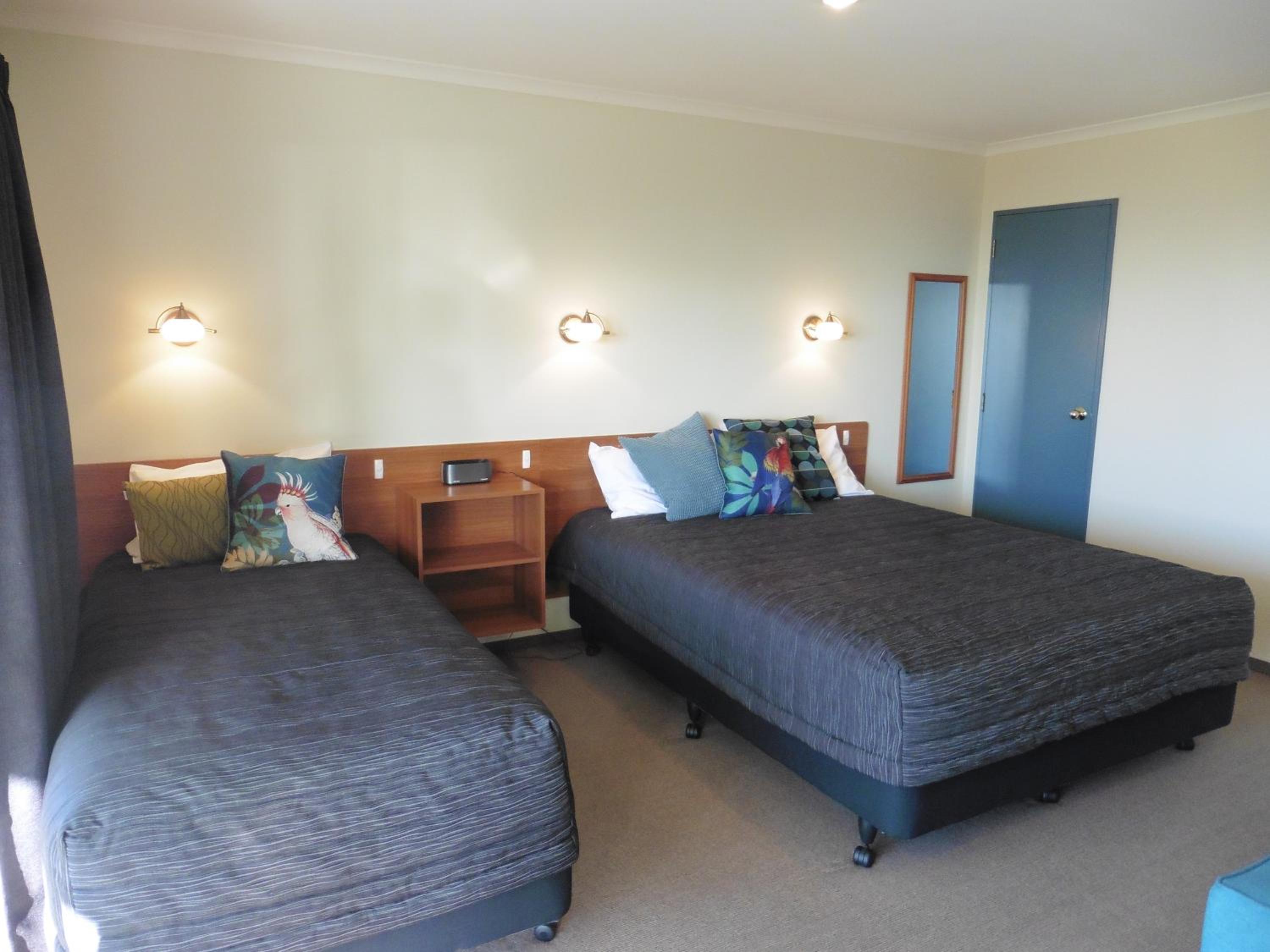 Standard Studio with Queen and Single Beds photo 1