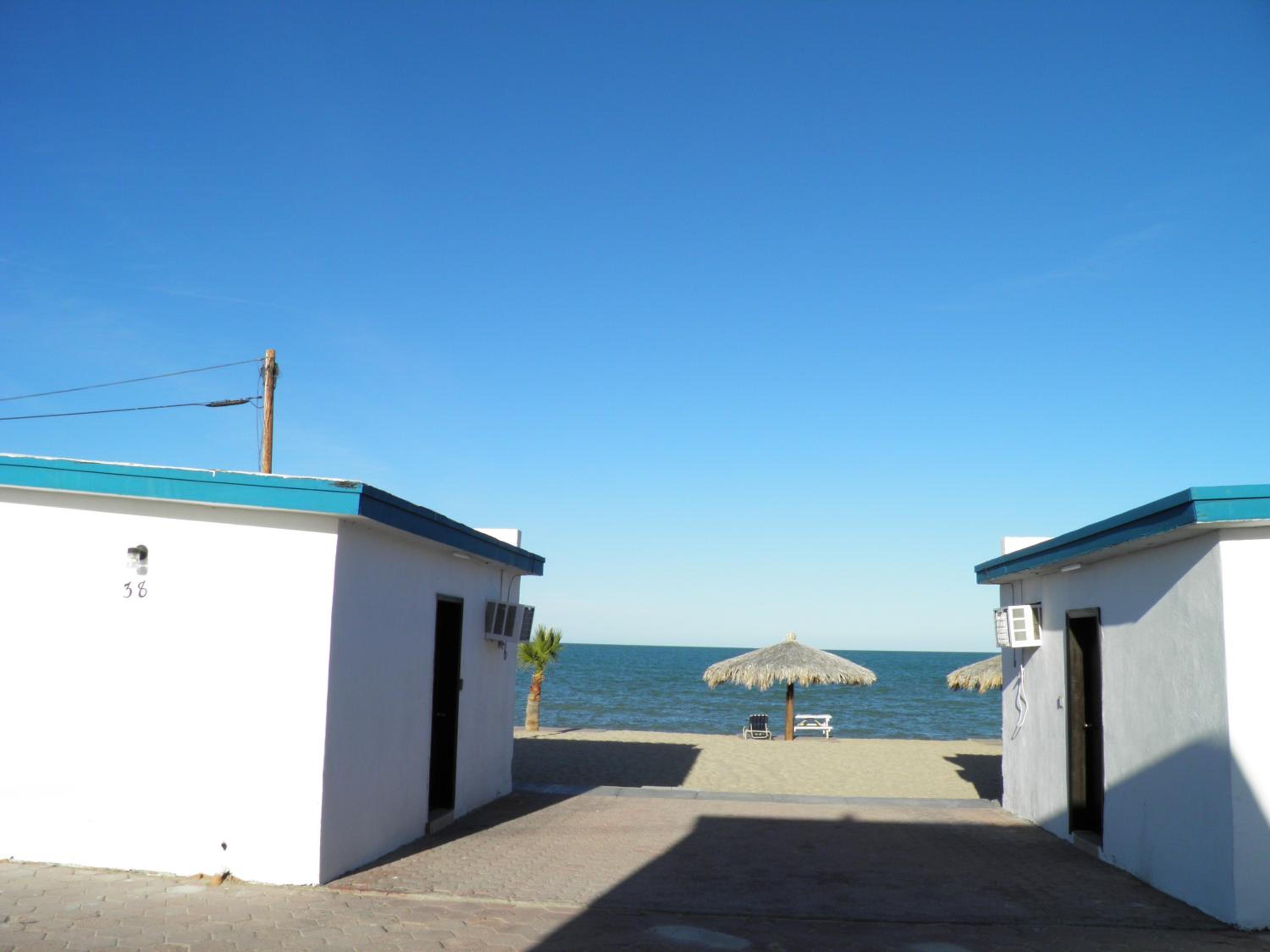 Bungalow - Beach Front - Photo 2