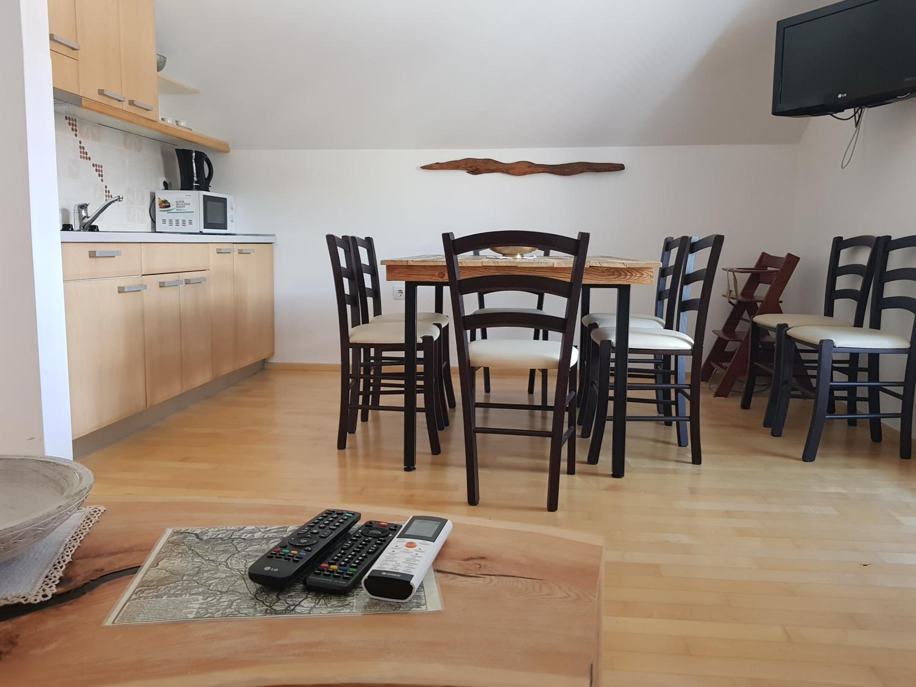Large Suite - Photo 20