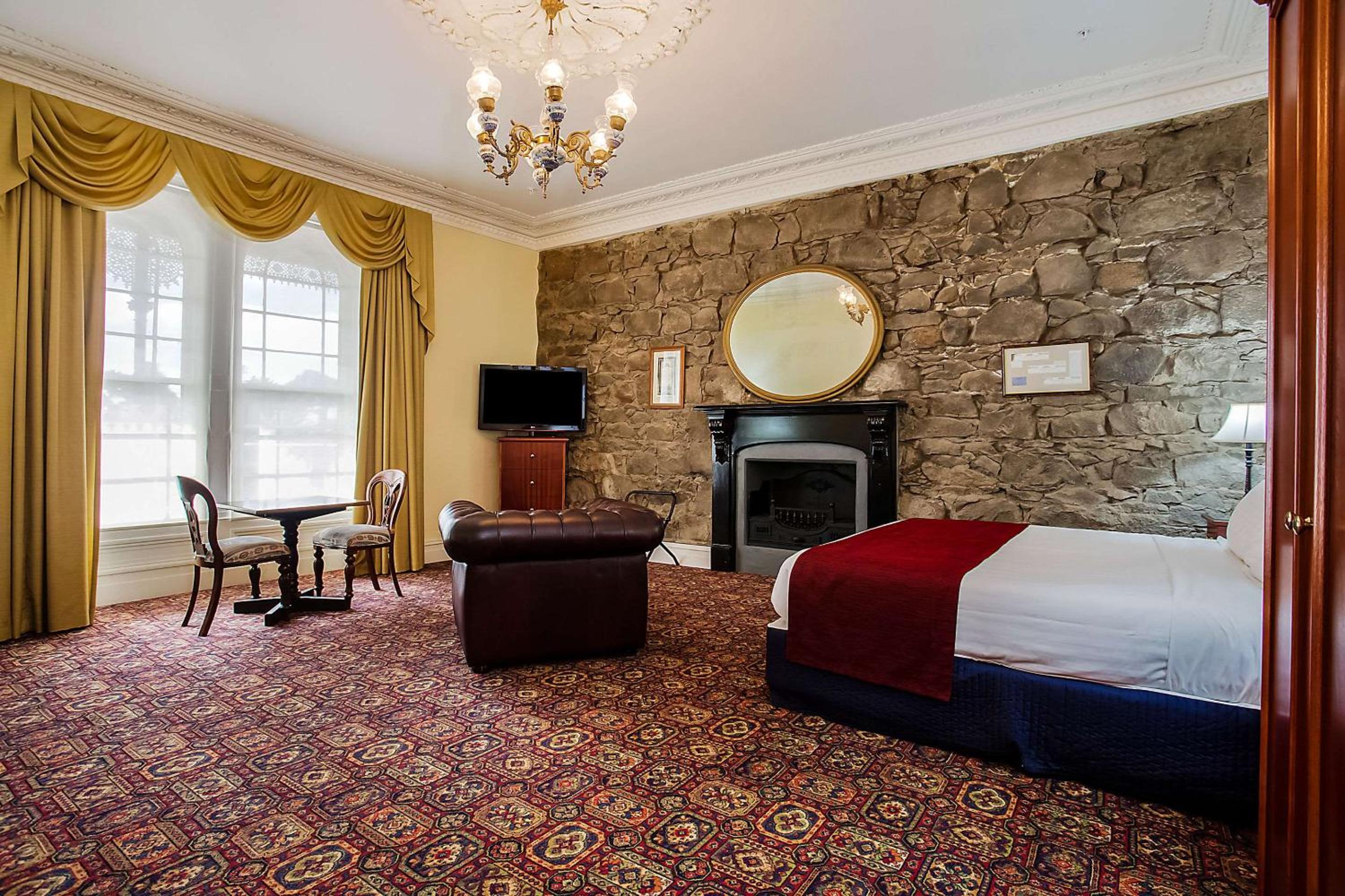 Executive Suite - Photo 3