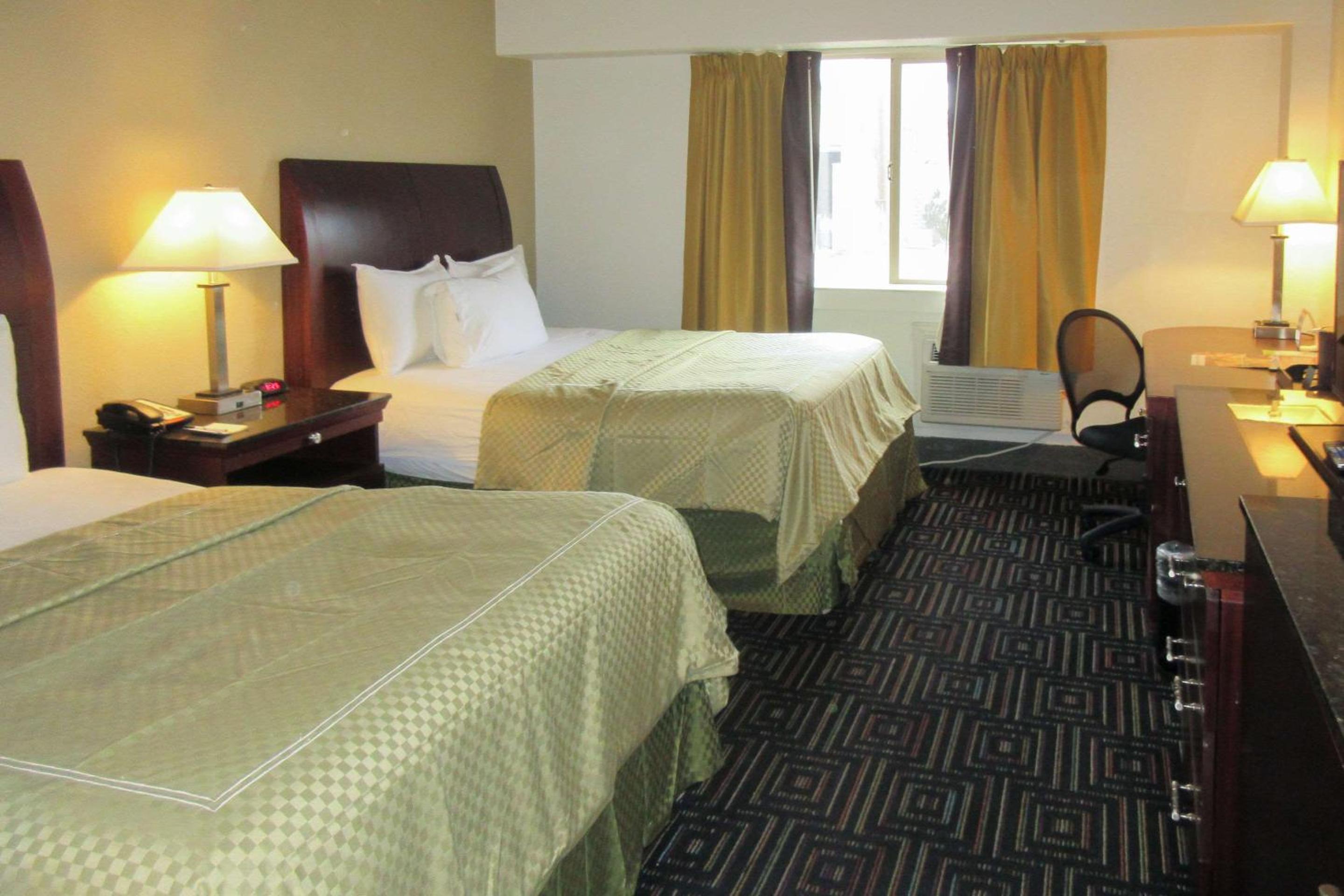 Standard Double Room With Two Double Beds - Non-Smoking/Exterior Corridor