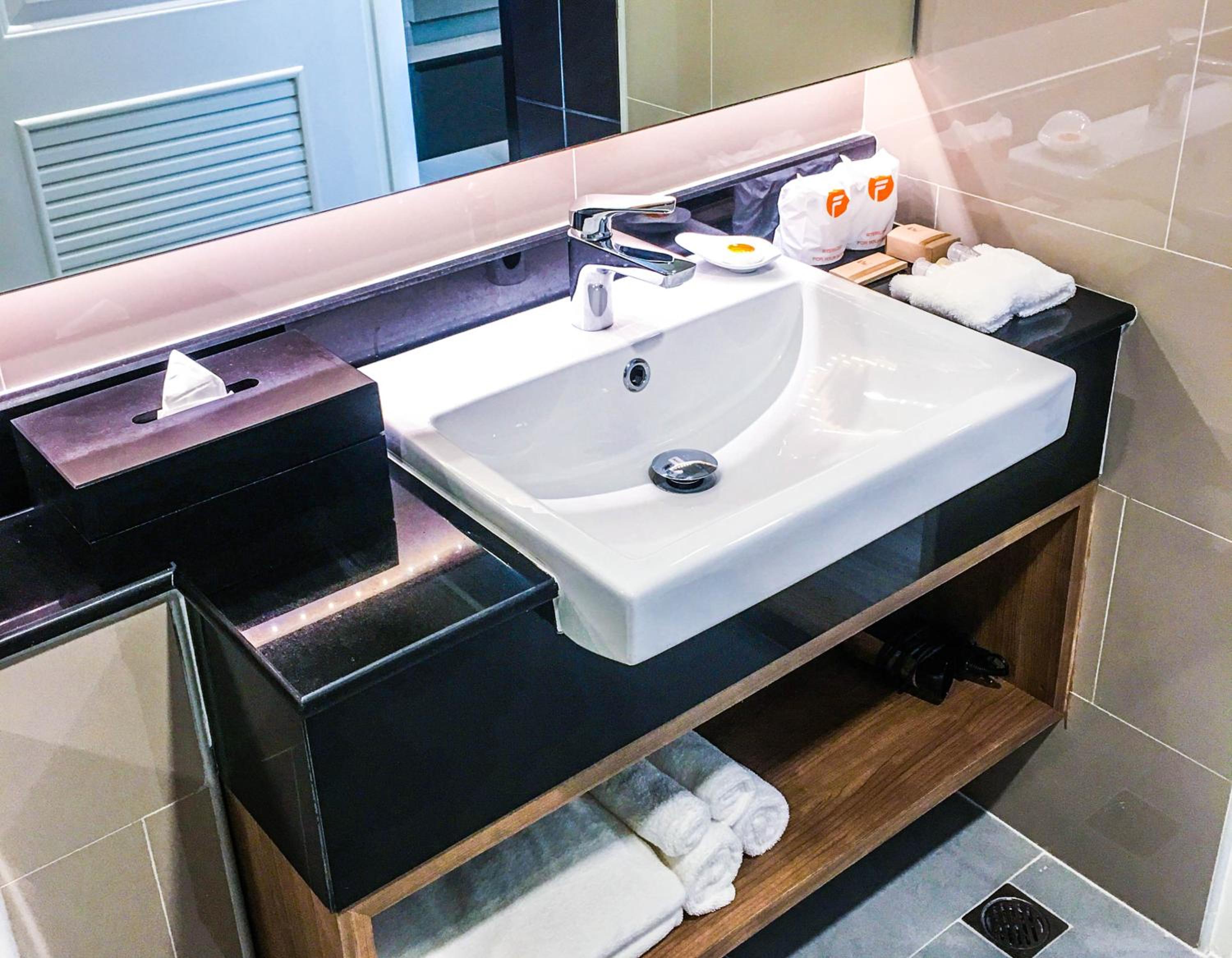 Deluxe Double Room - Photo 12