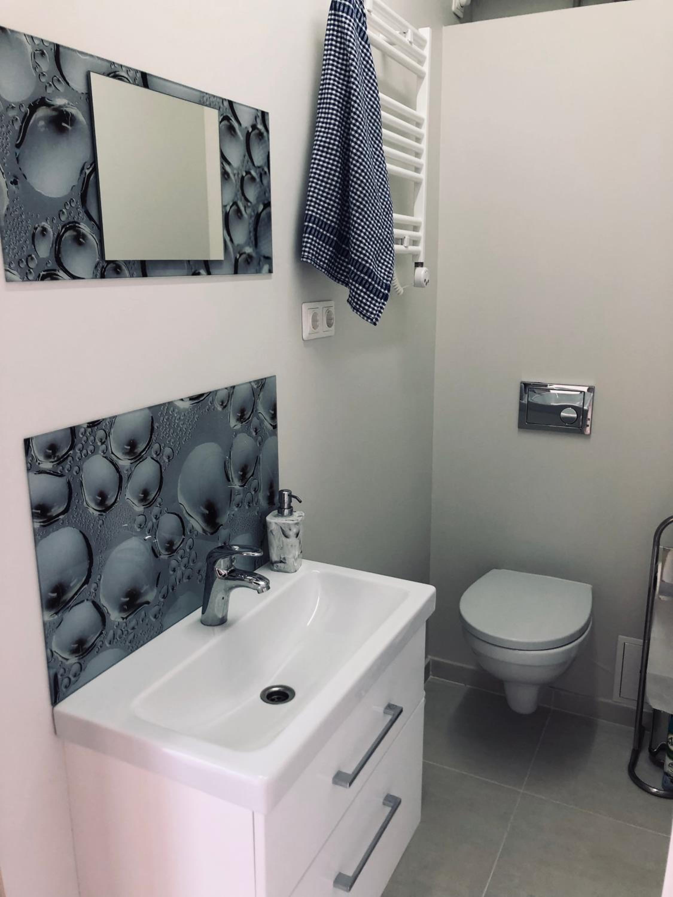 One-Bedroom Apartment - Photo 12