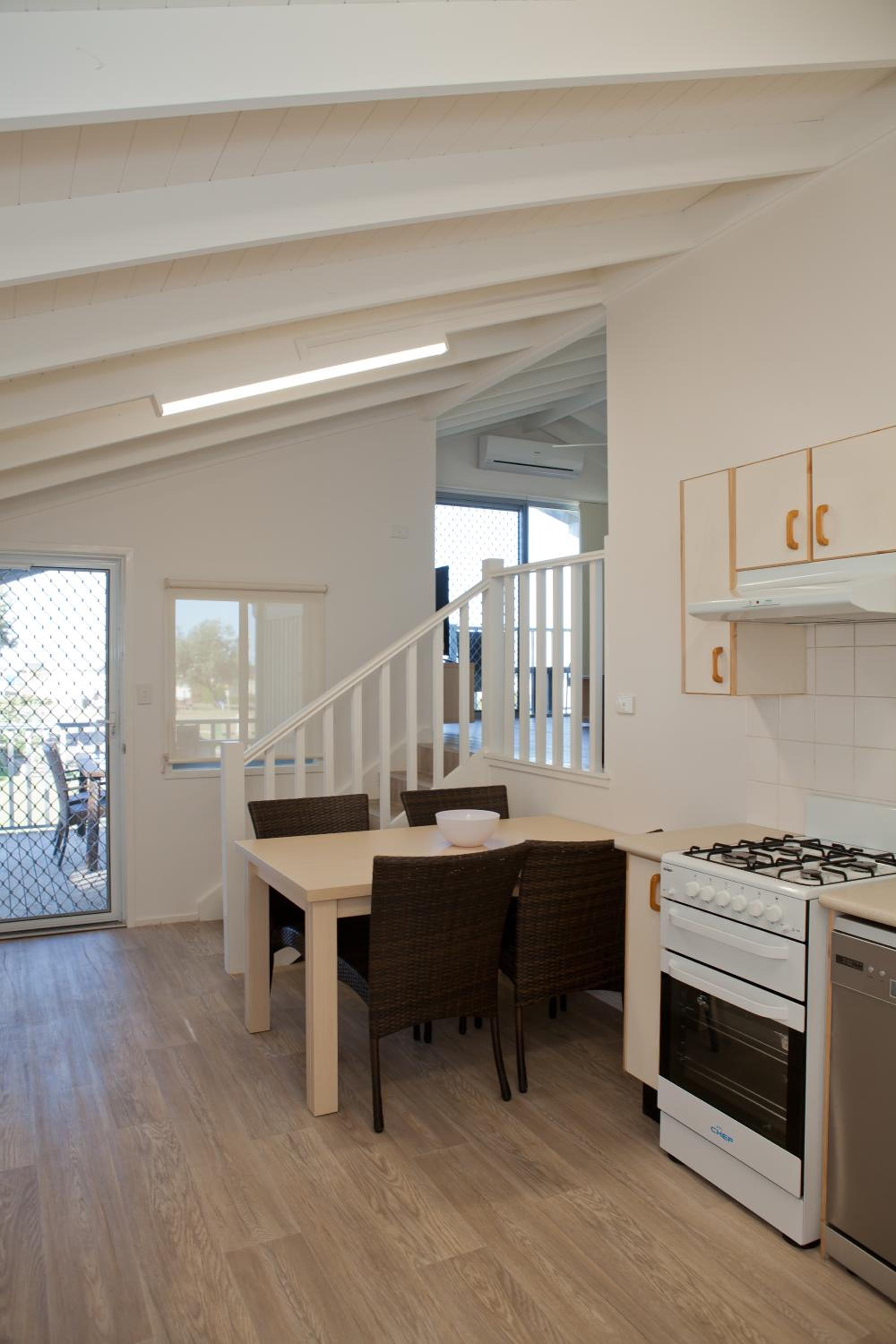 Three Bedroom Family Cabin - Two Queen + One Double/Single Tri Bunk photo 3