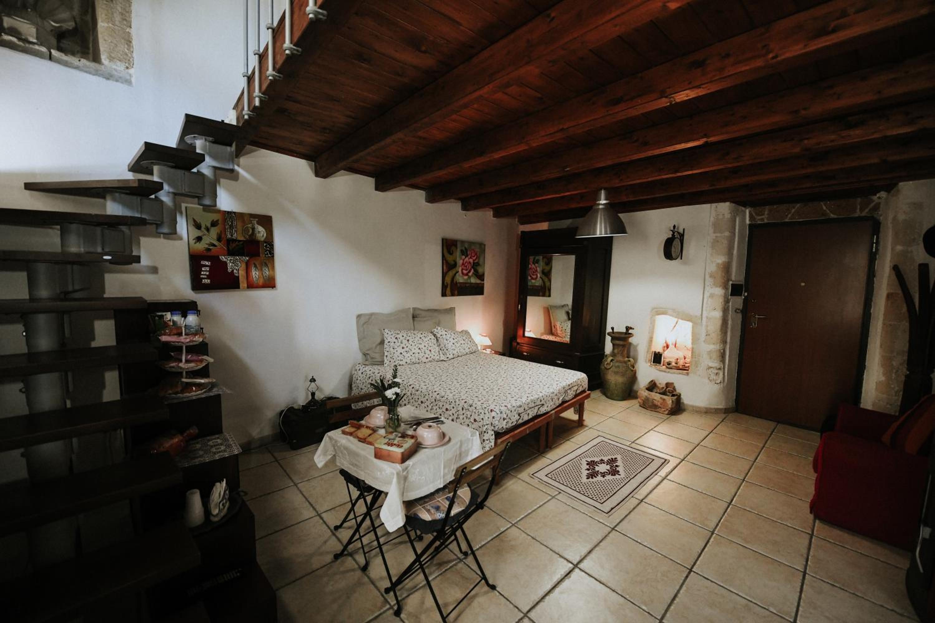 One-Bedroom House - Photo 6