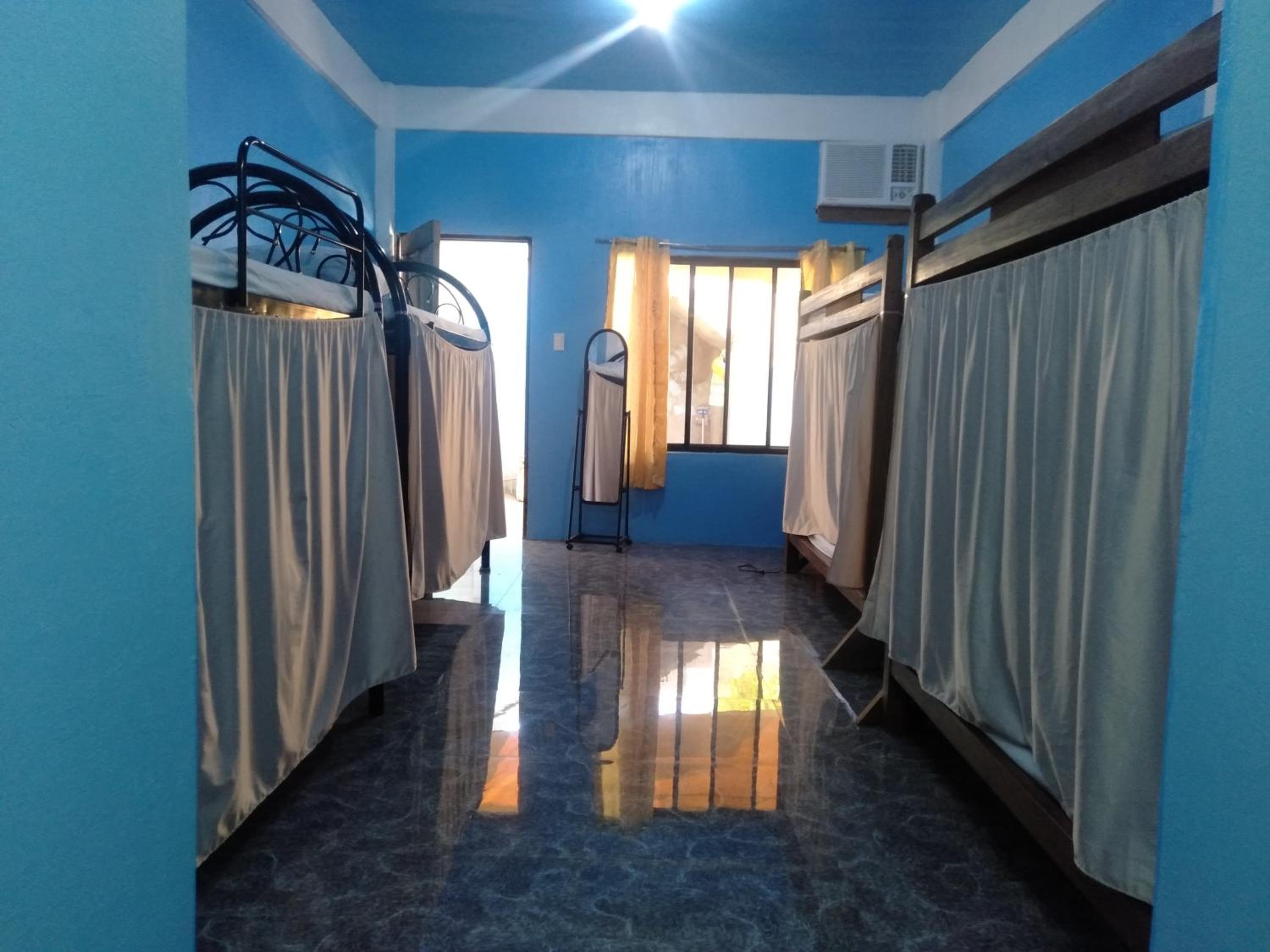 Bed in 8-Bed Mixed Dormitory Room photo 1