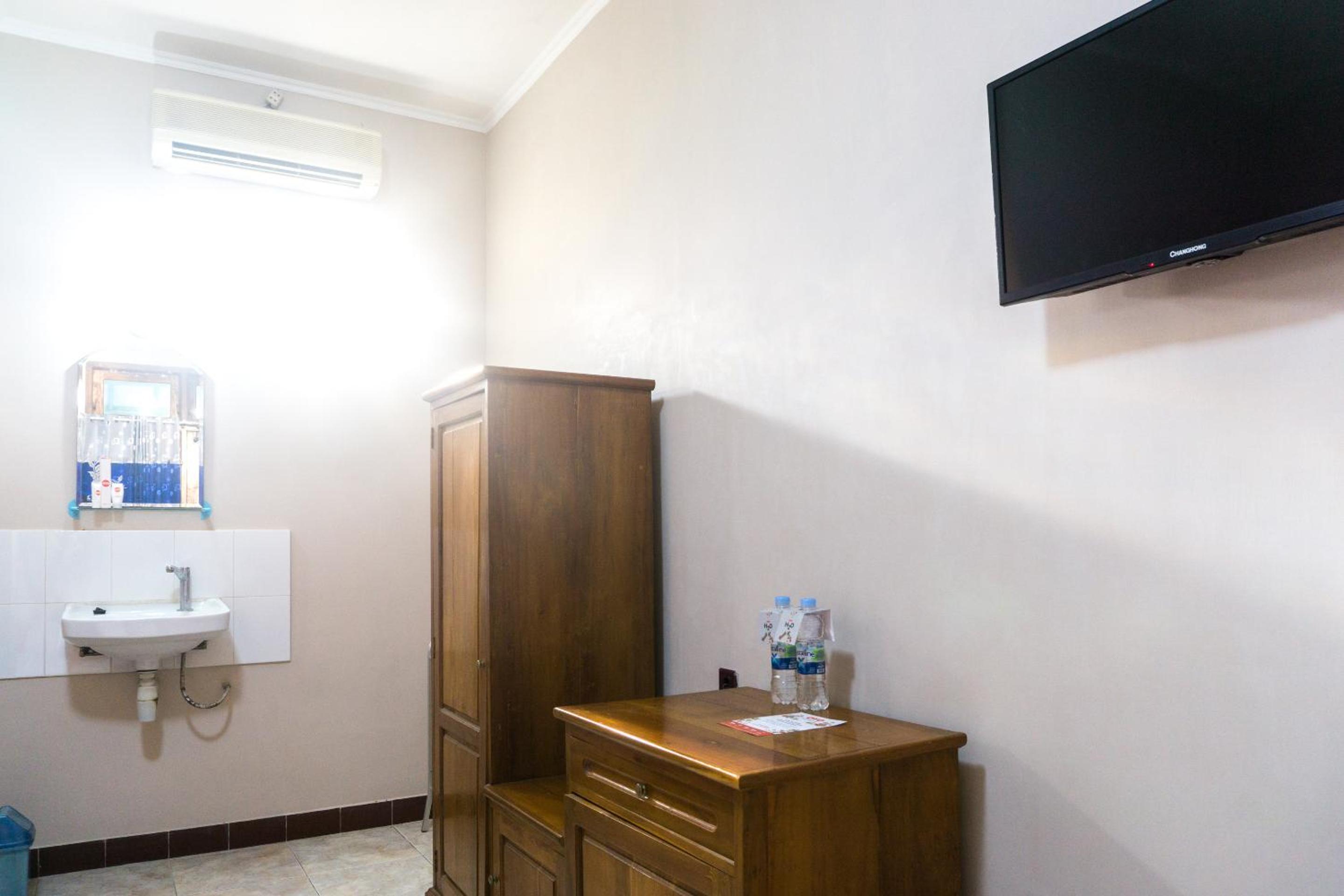 Standard Twin Room - Photo 5