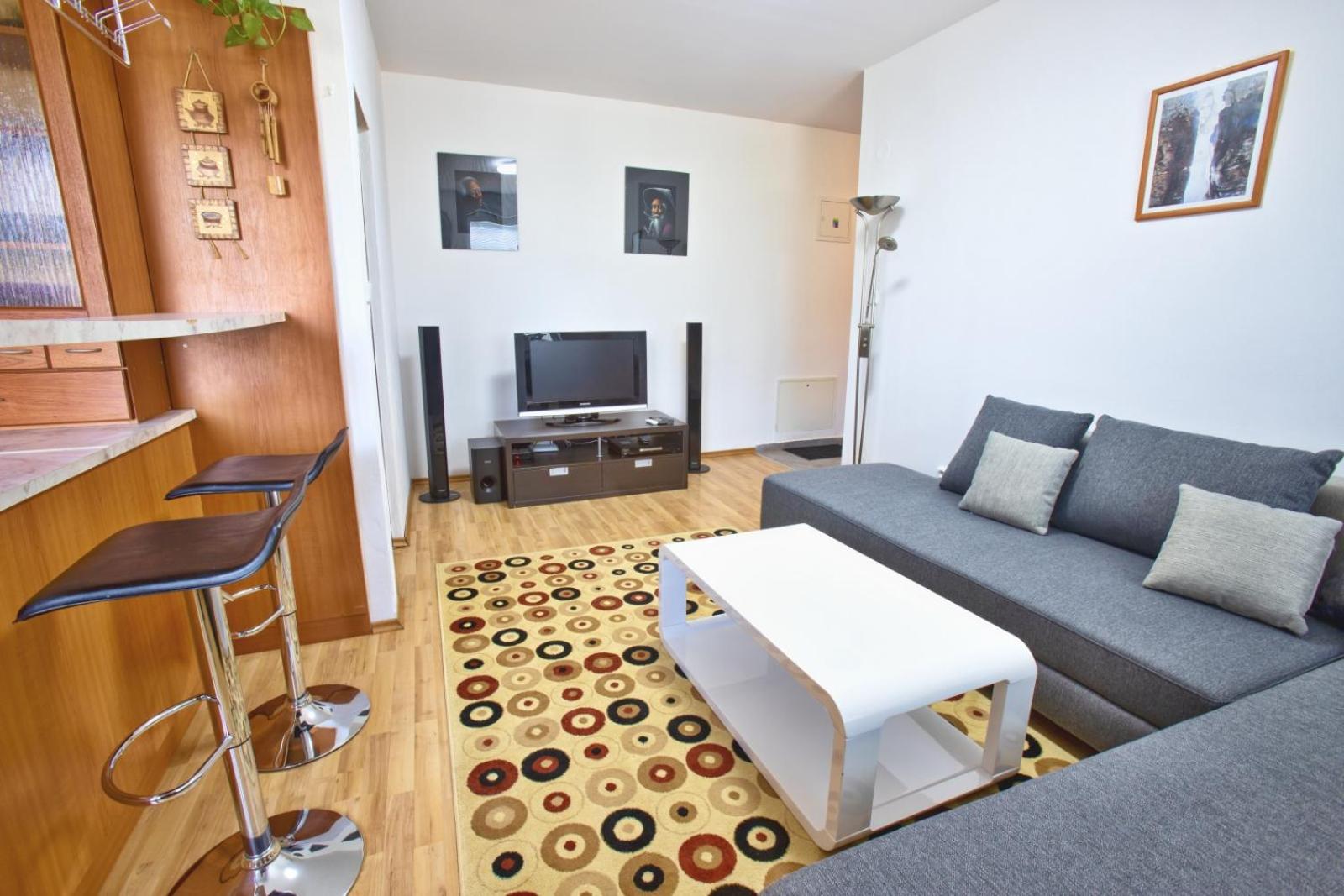 Apartment photo 1