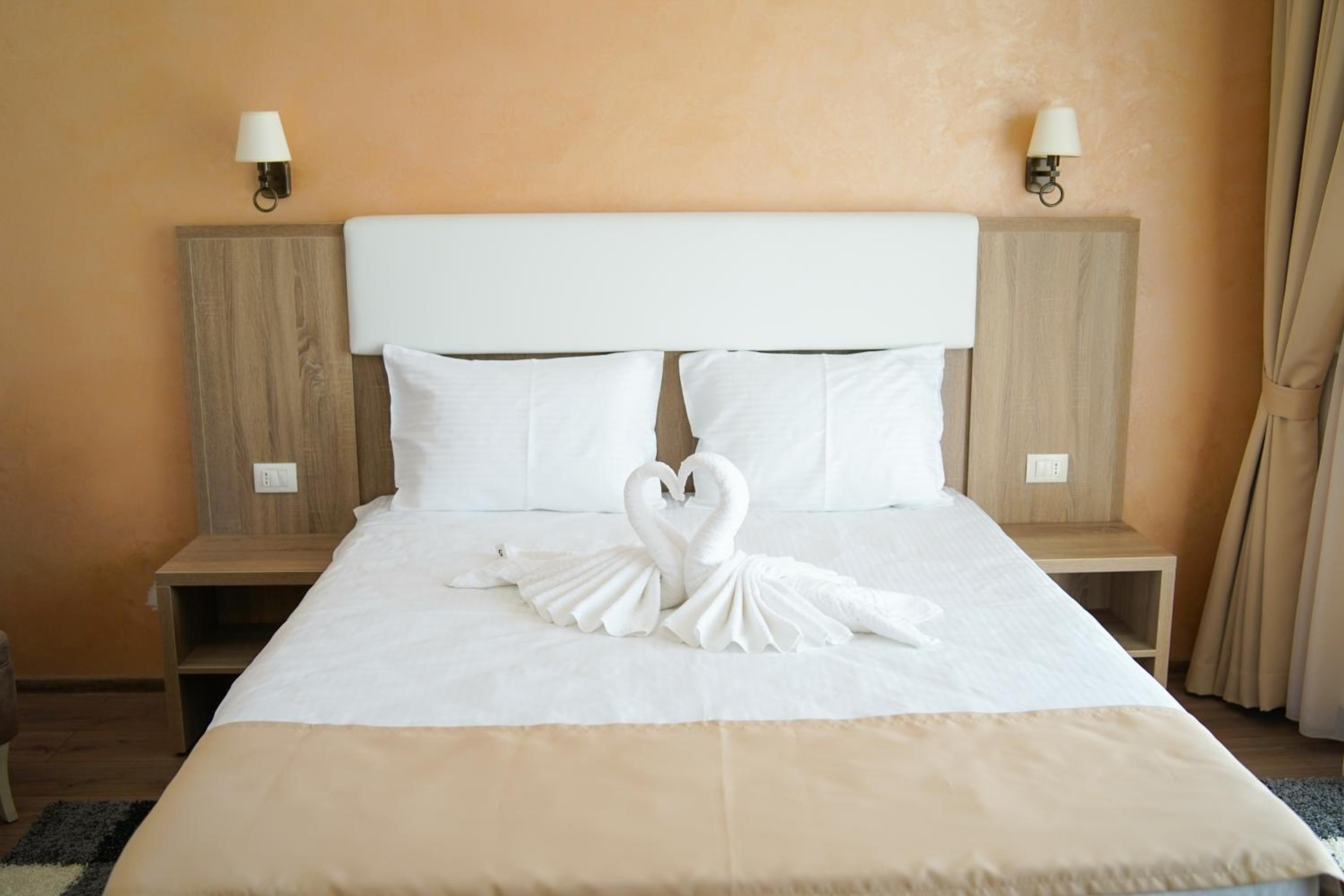 King Room with Balcony - Photo 3
