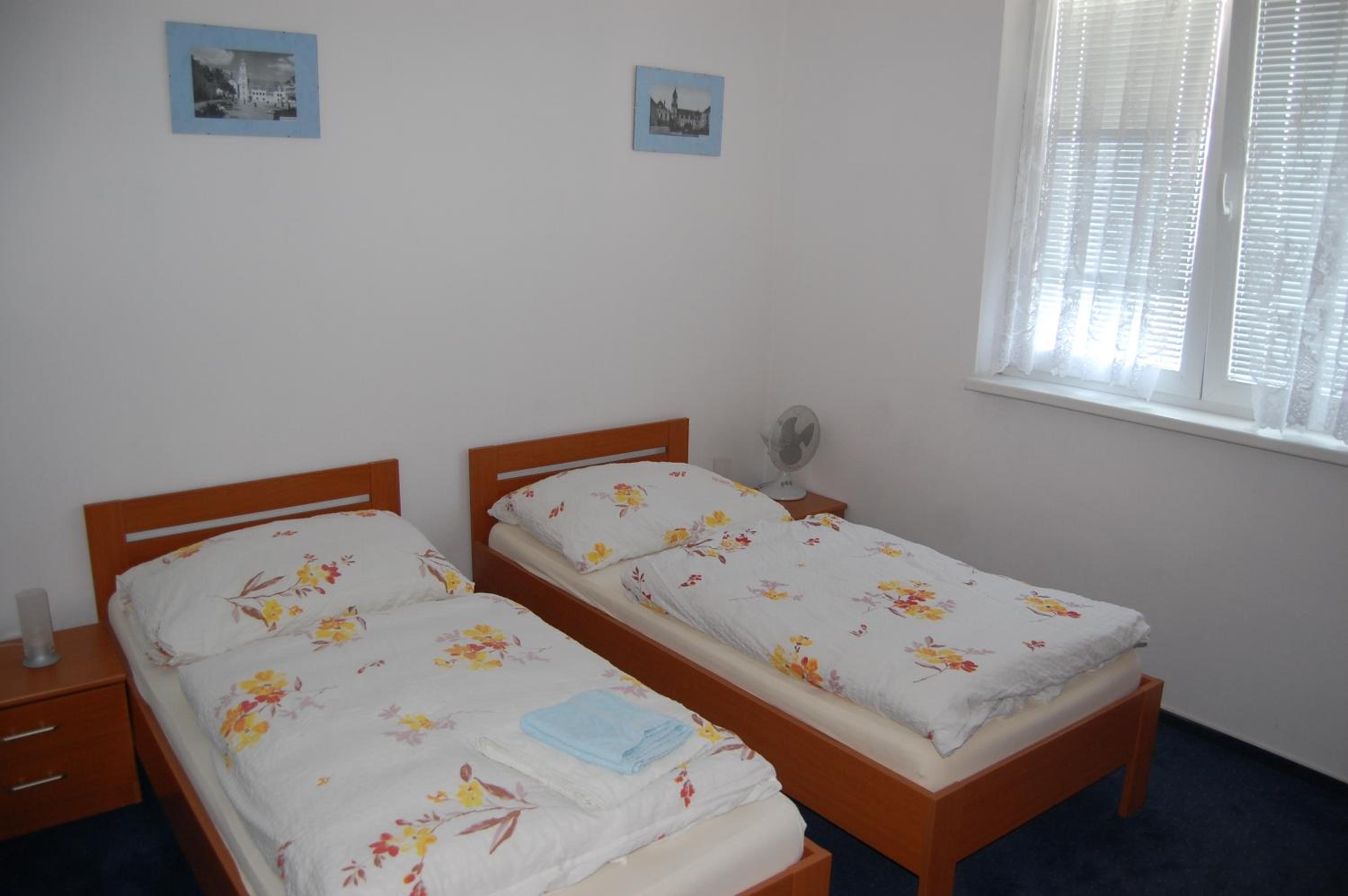 Twin Room - Photo 2