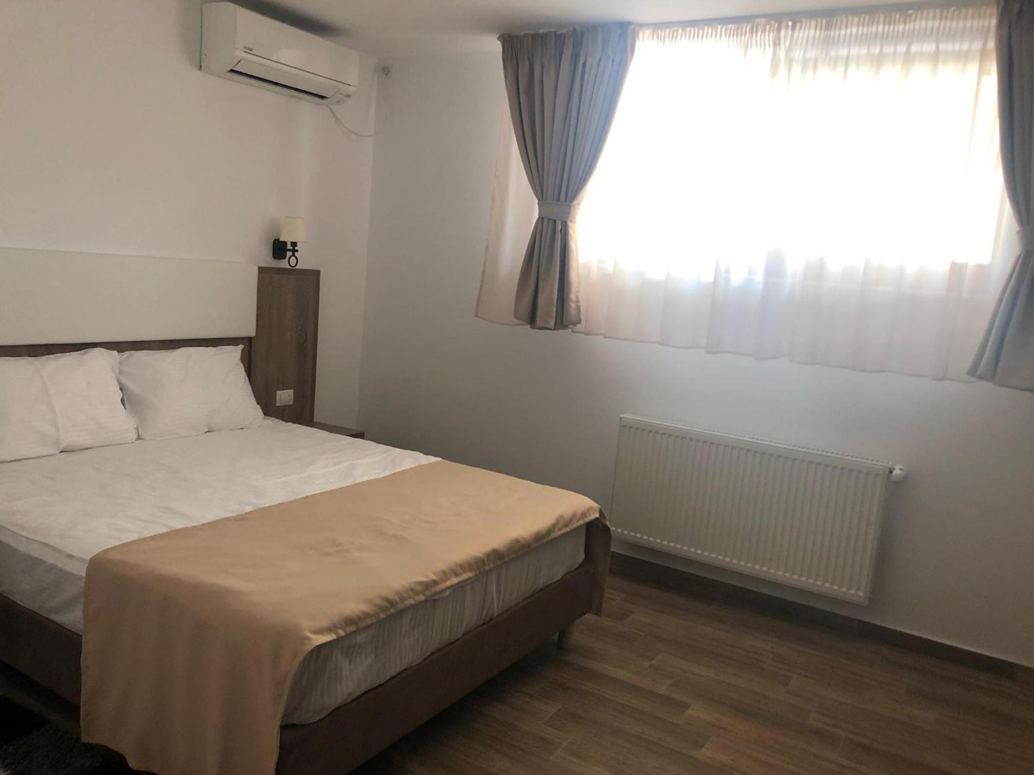 Double Room- Semi-Basement - Photo 1