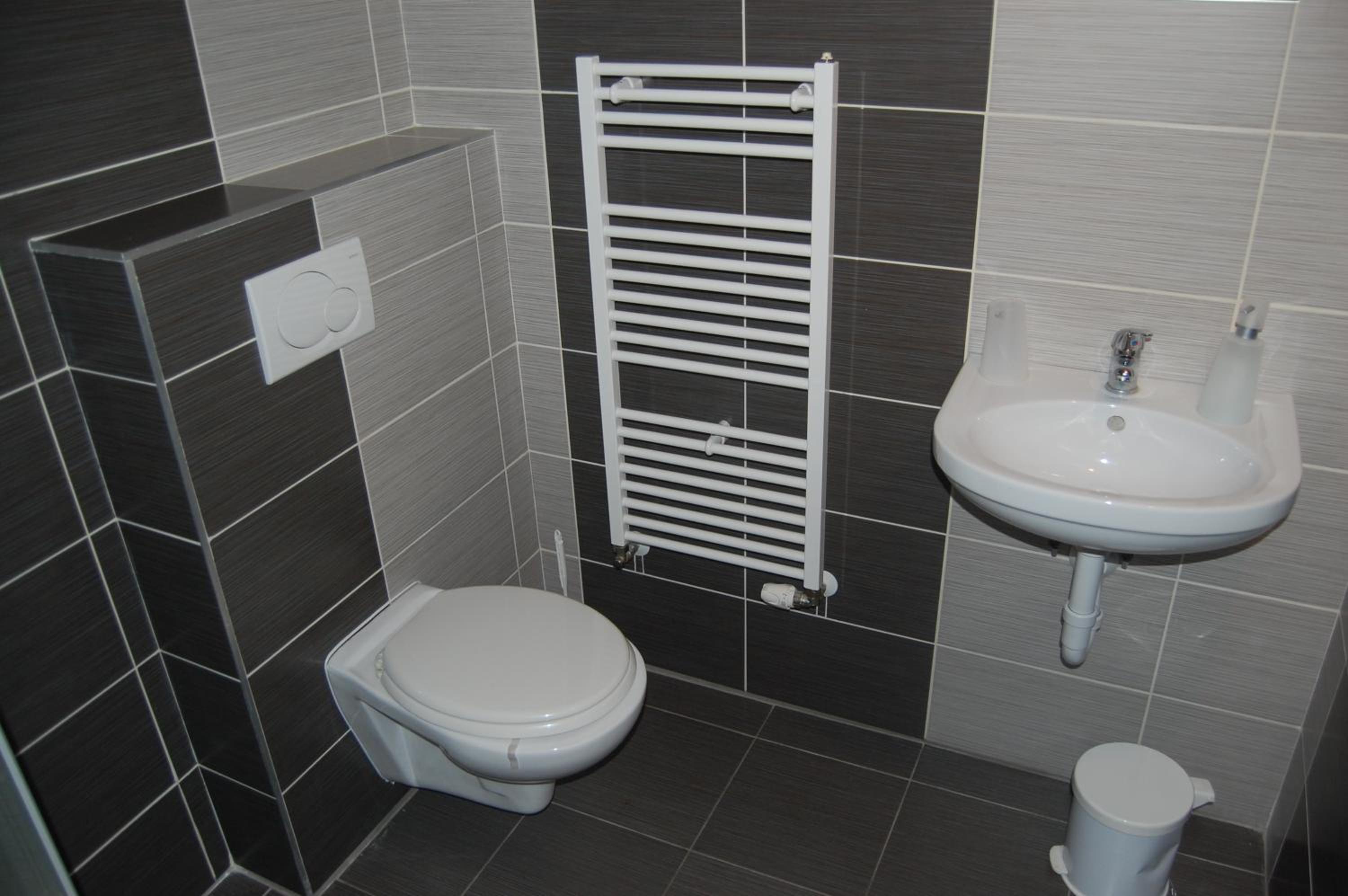 Twin Room - Photo 3