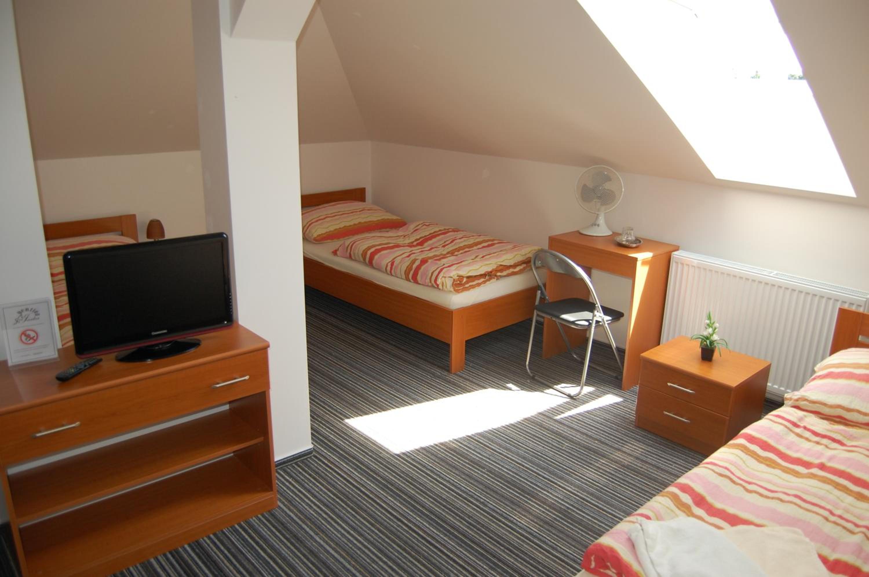 Basic Triple Room - Photo 3