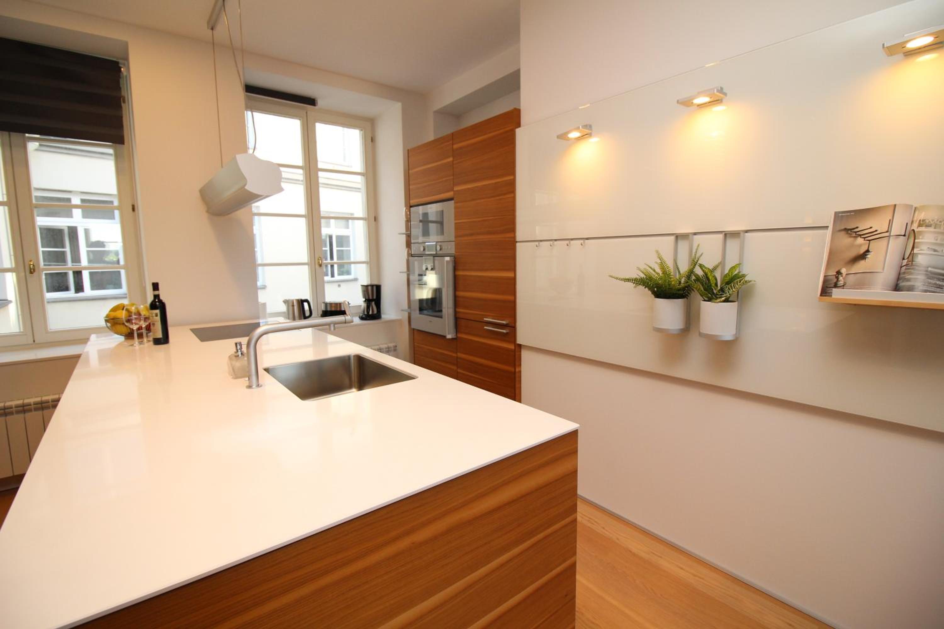 Luxury Two-Bedroom Apartment with View - Photo 12