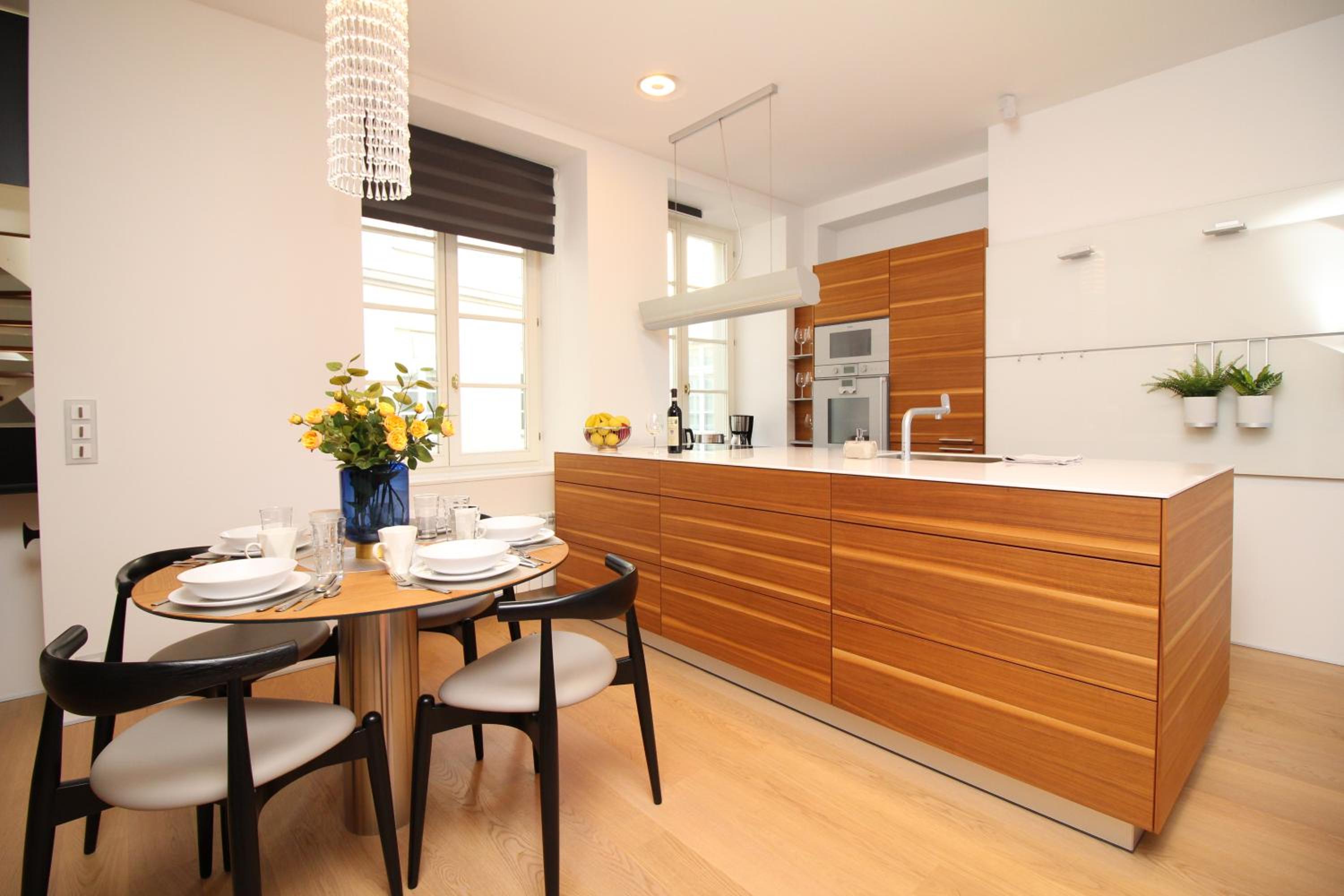Luxury Two-Bedroom Apartment with View - Photo 11