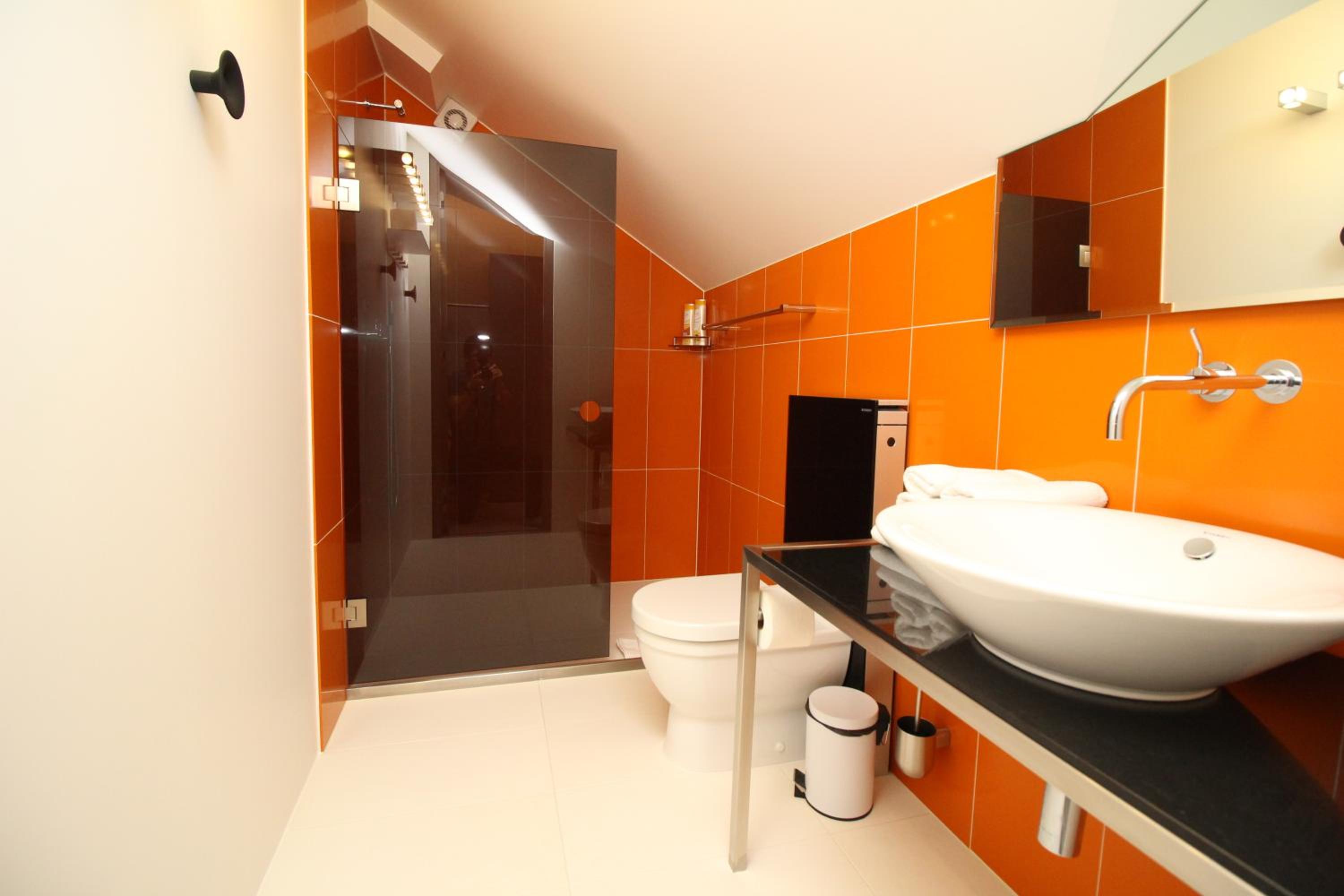 Luxury Two-Bedroom Apartment with View - Photo 13