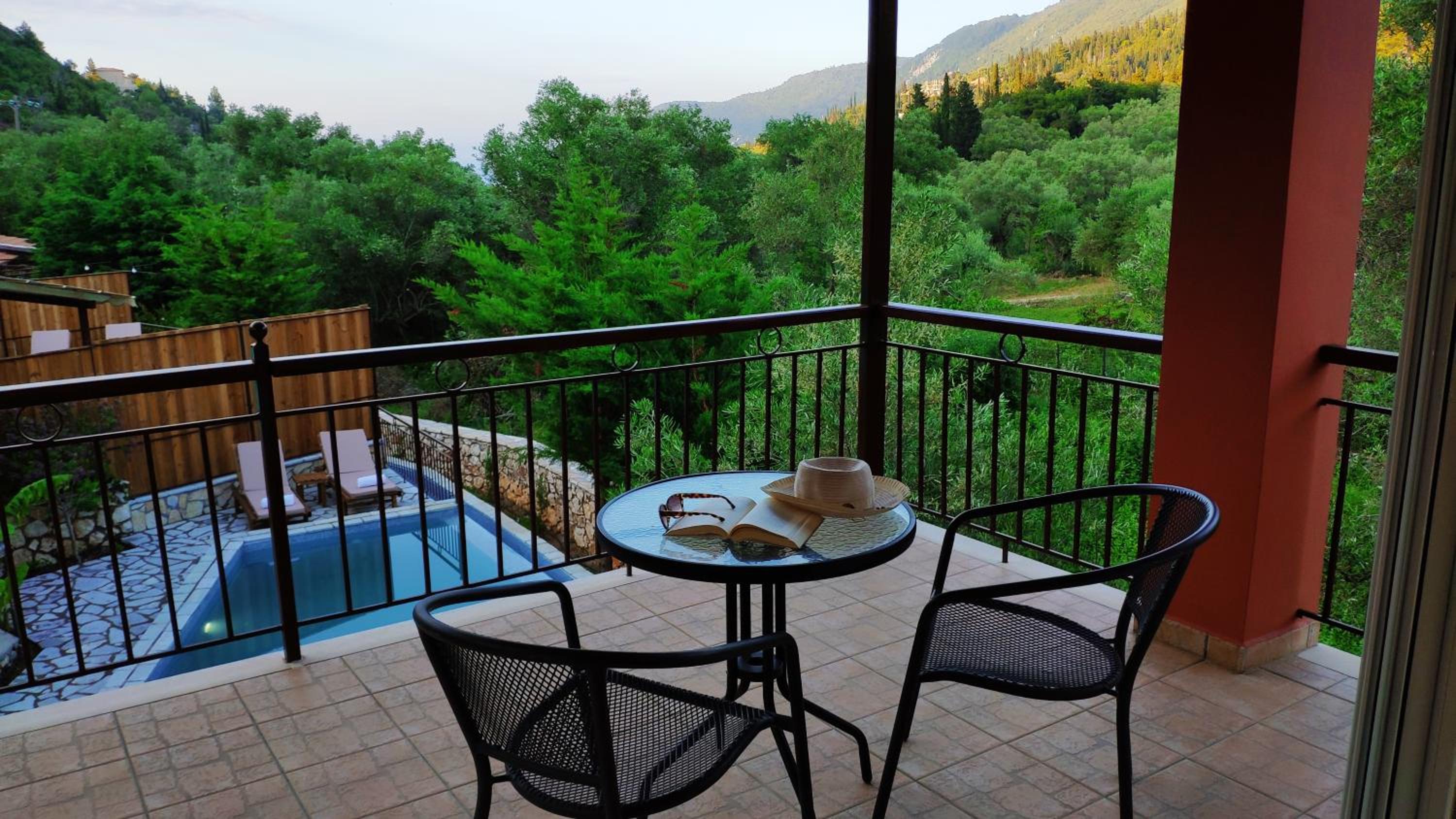 Studio with Pool View - Photo 2