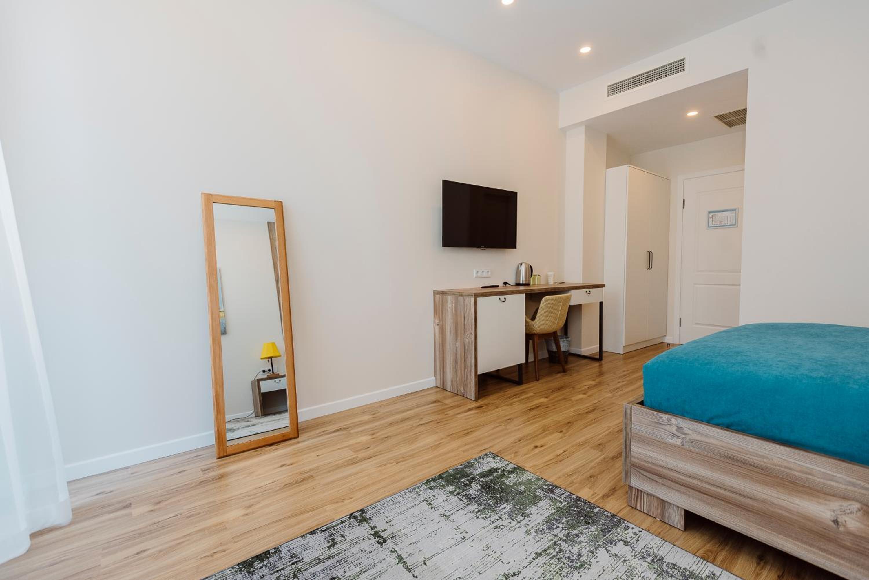 Queen Room with Garden View - Photo 1