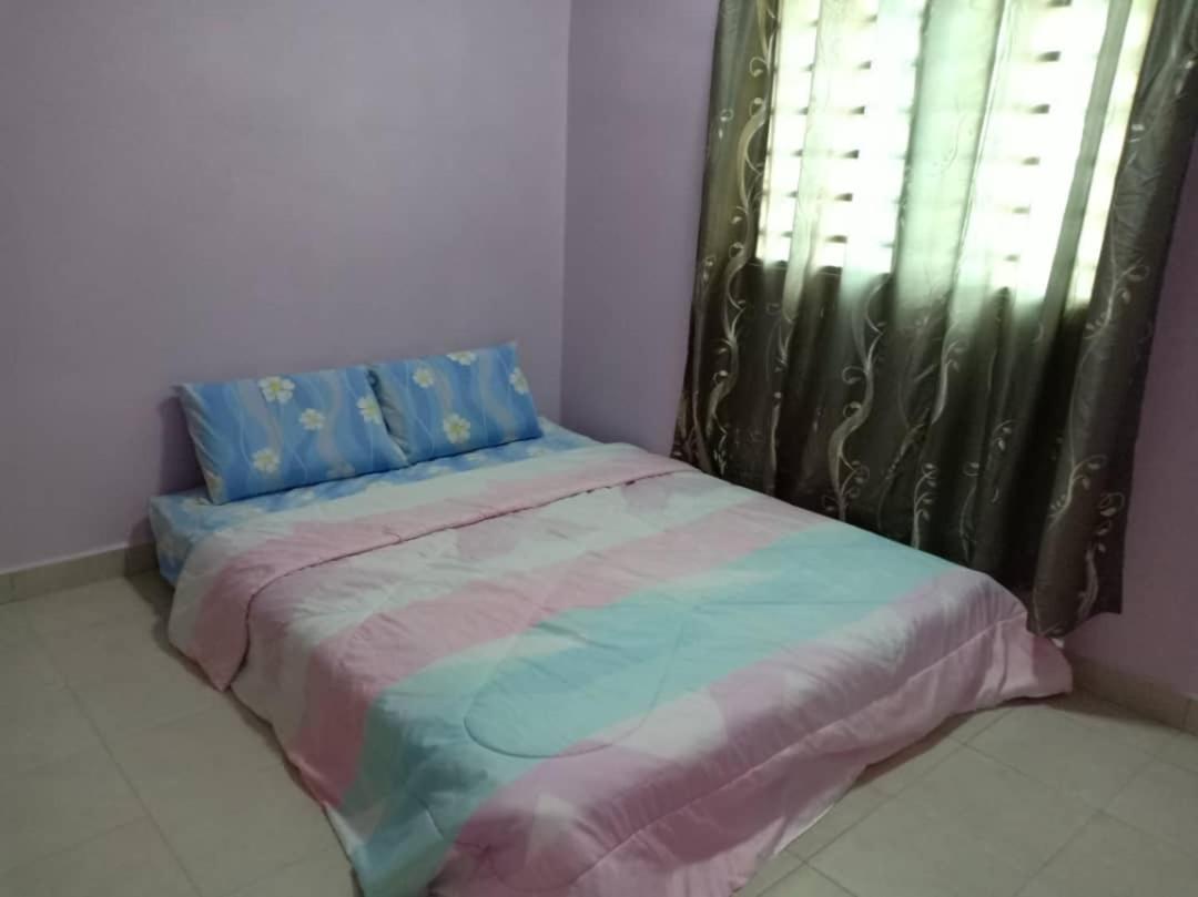 Three-Bedroom House photo 2