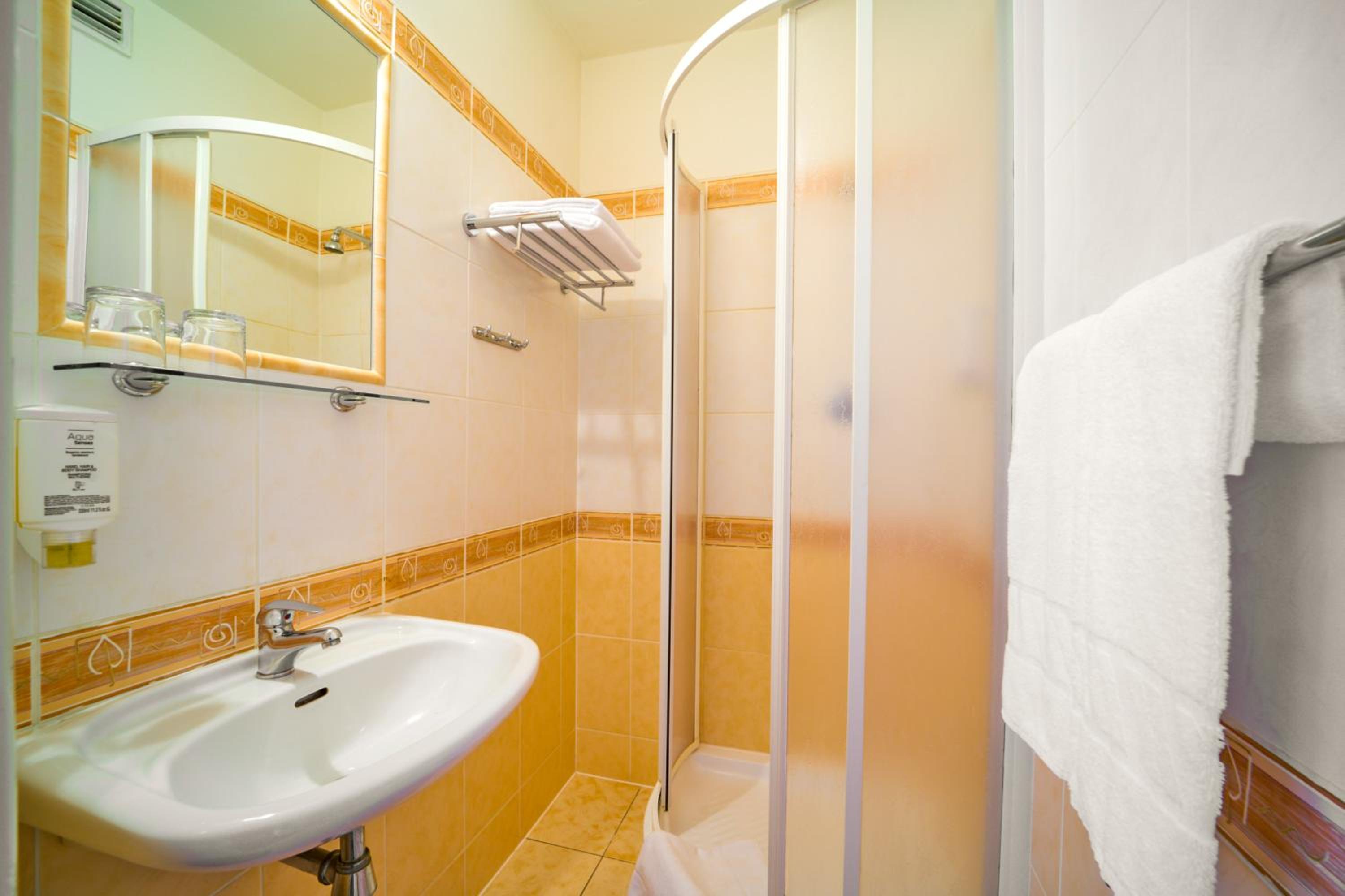 Economy Double or Twin Room — the supplier's photographs — photo 3